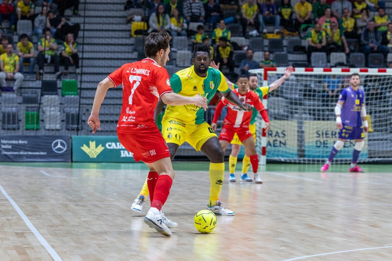 En imágenes: la afición y mejores jugadas del Jaén FS - Jimbee Cartagena