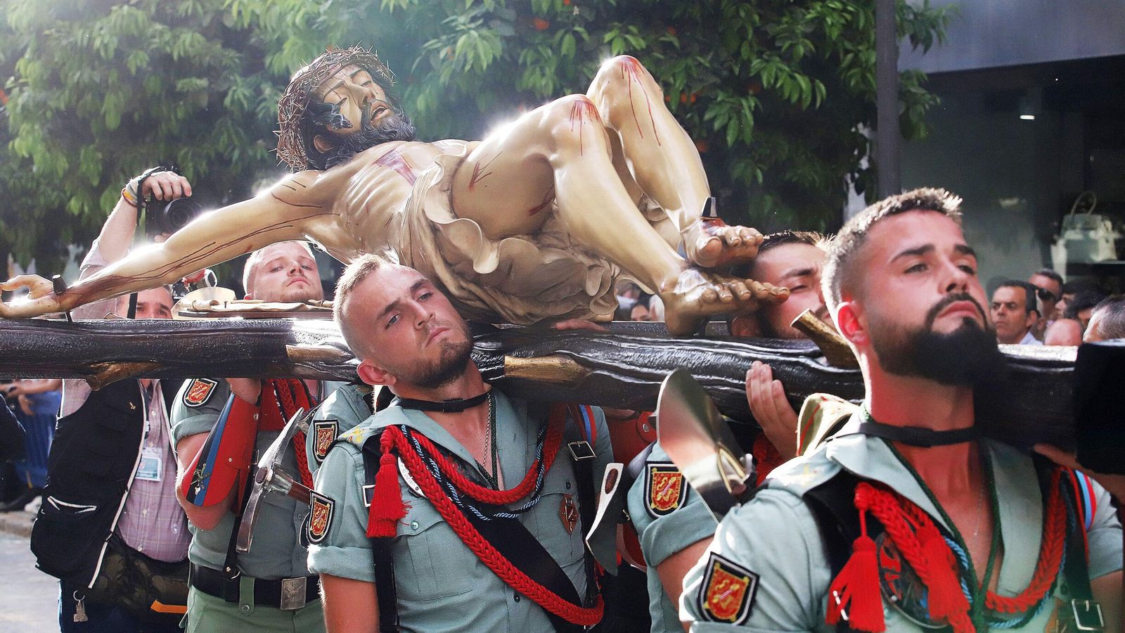 La Legión llevando al Cristo de la Vera+Cruz en 2024.