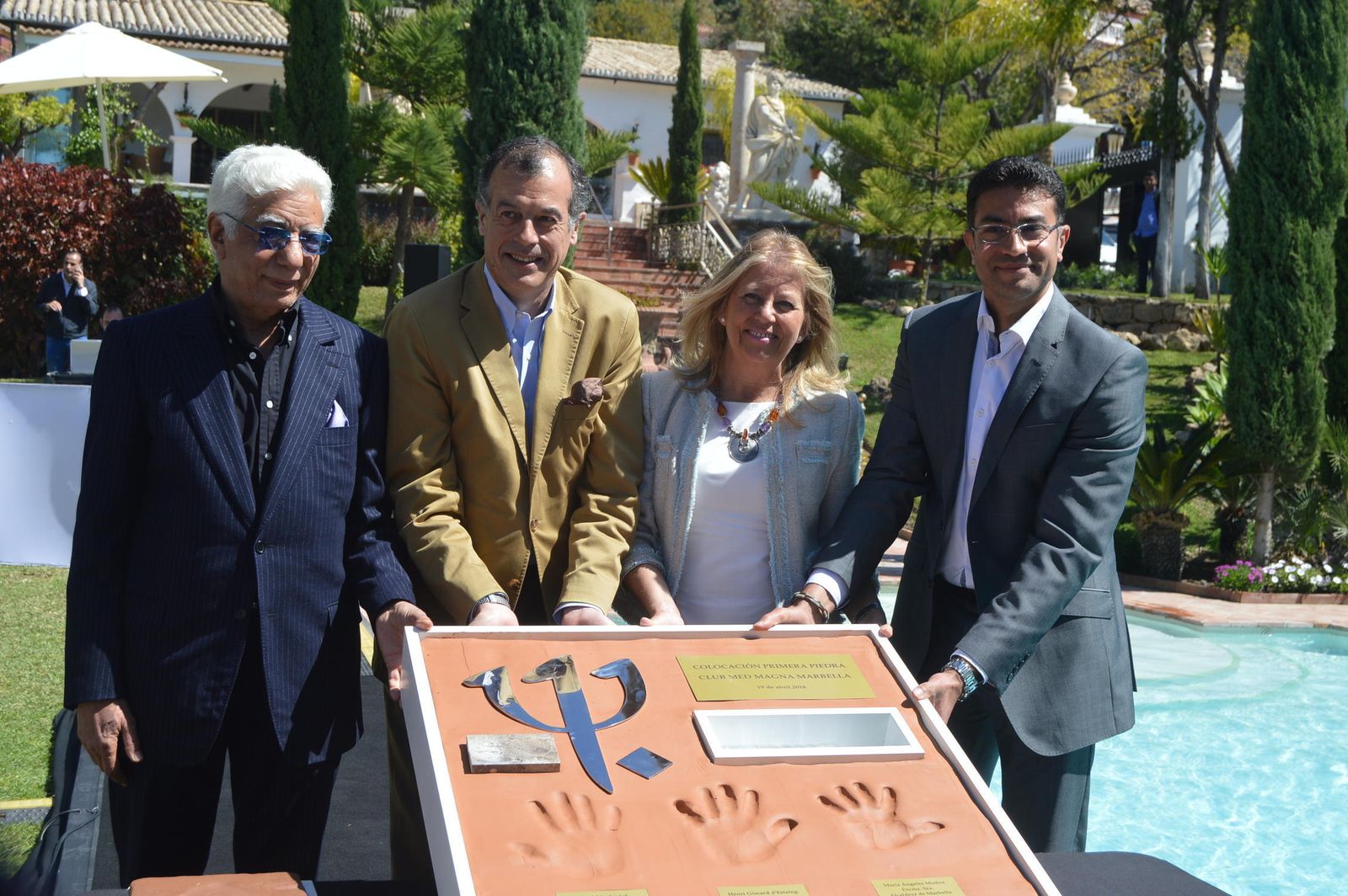 Un momento del acto de colocación de primera piedra celebrado ayer.