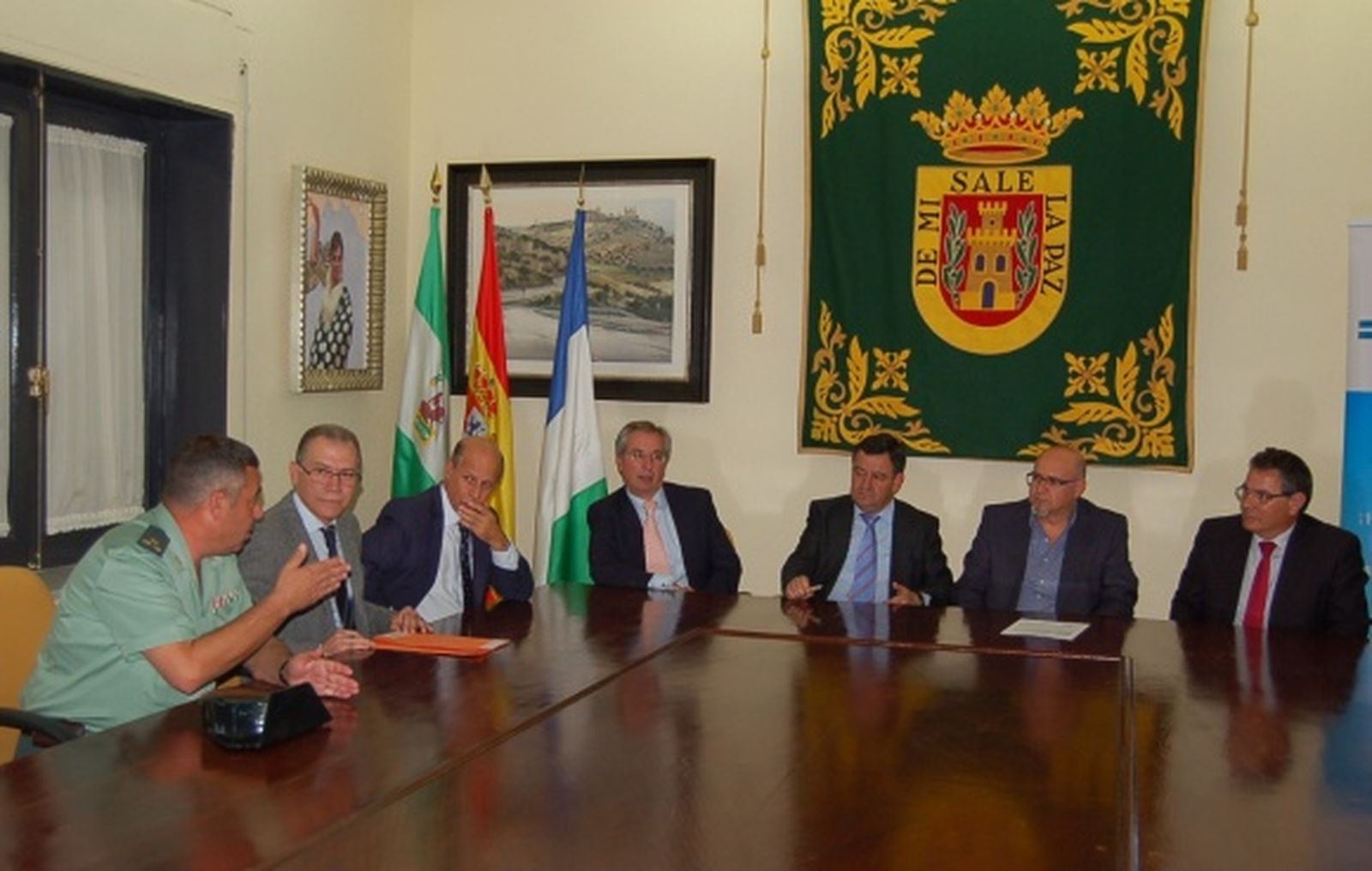 Diputación entrega al Ayuntamiento de Olvera una casa cuartel de la Guardia Civil