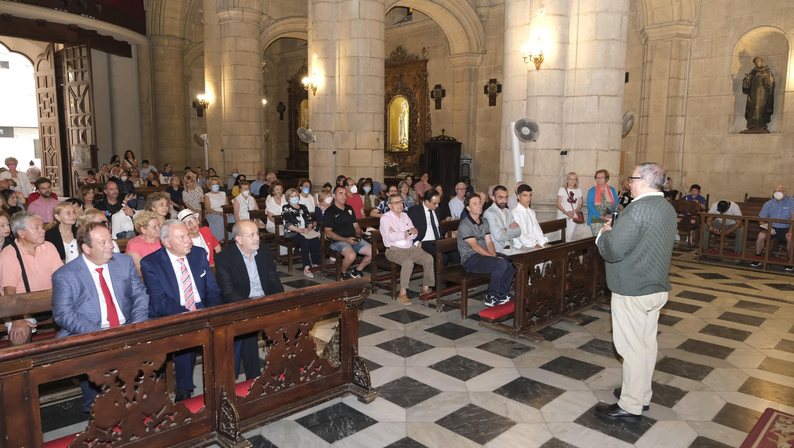 Ofrenda de la U.D. Almería a la Virgen del Mar, por el ascenso a la Liga Santander de Fútbol