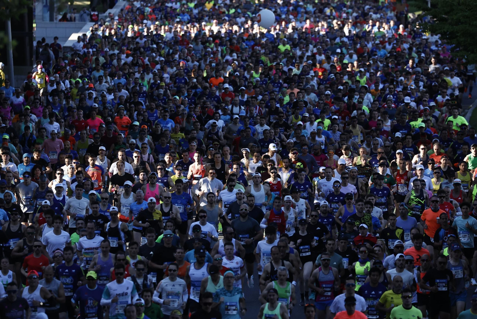 Multitud de corredores tomando la salida de la Maratón de Madrid celebrada el pasado fin de semana.