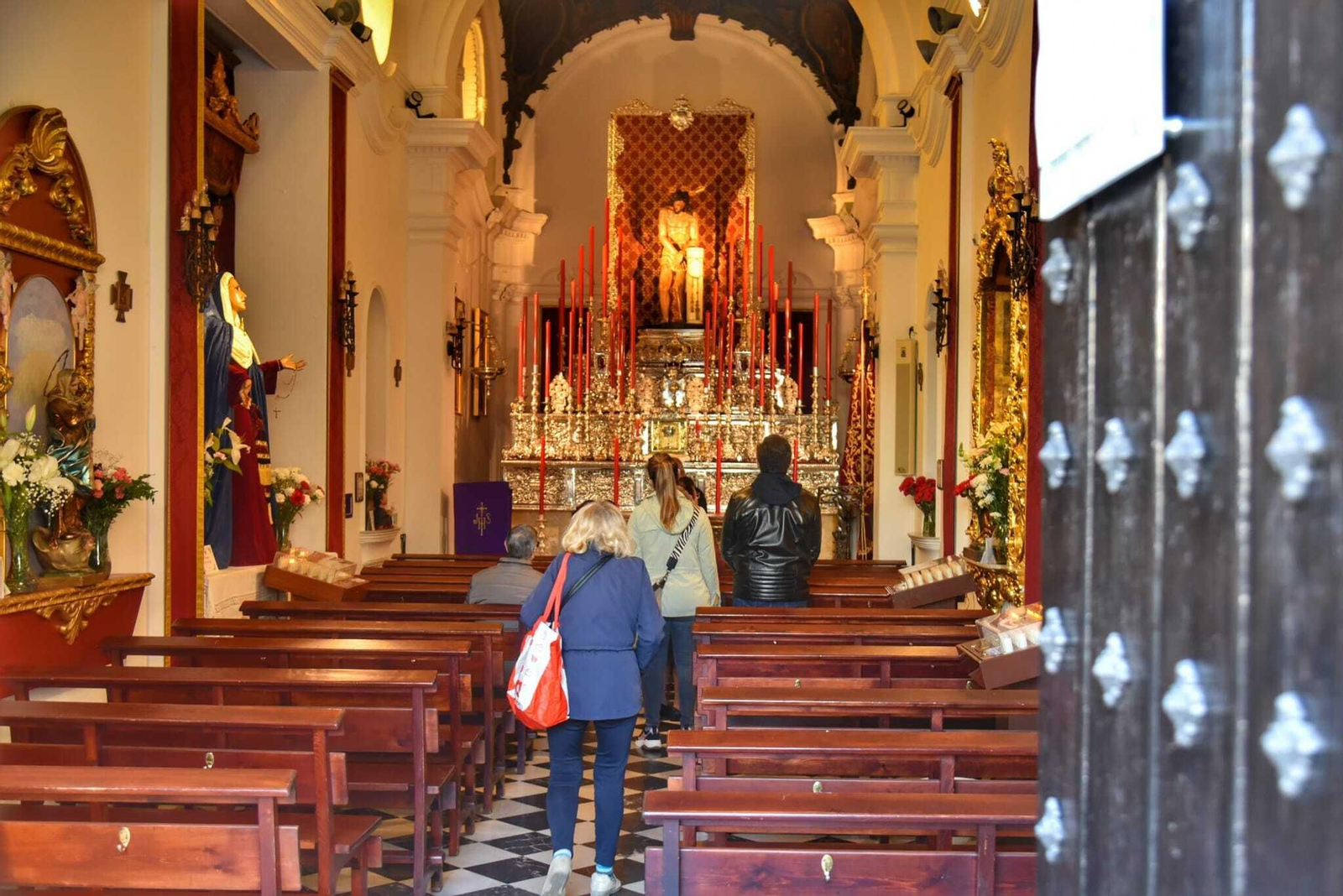 Momento del besapie al Cristo de la Columna