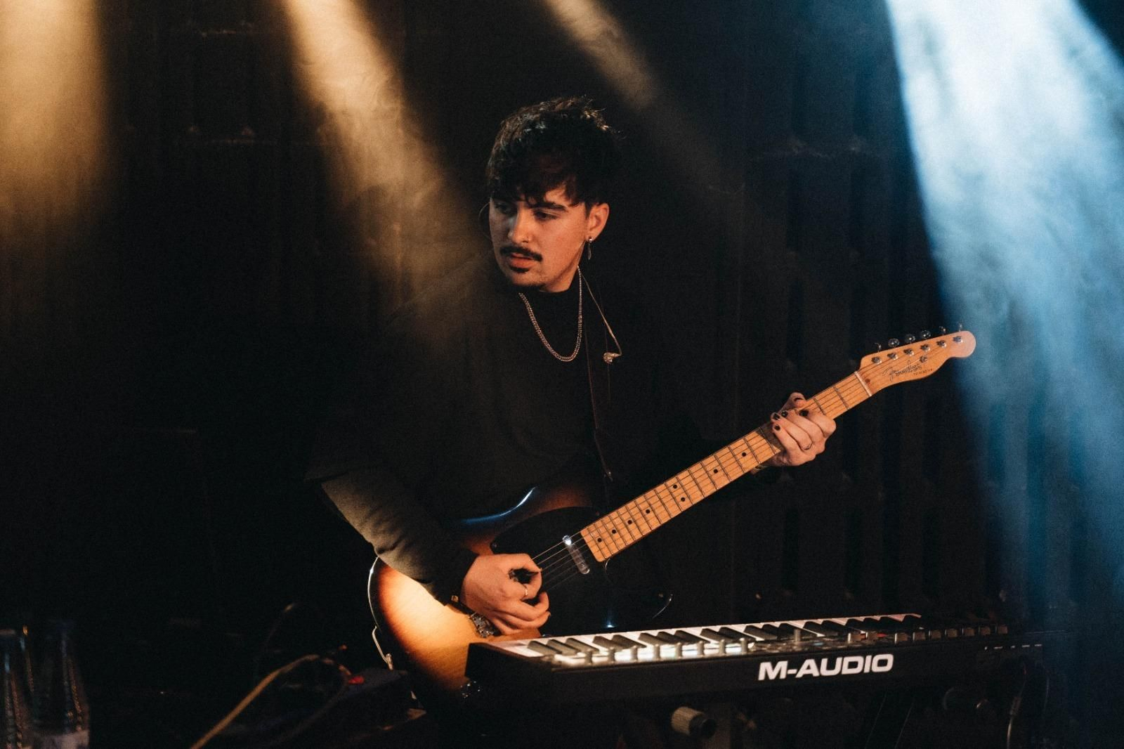 El músico y productor granadino, Toni Anzis, se lanza con un trabajo personal junto  a Lia Kali, Anier, Shoda Monkas y Aissa