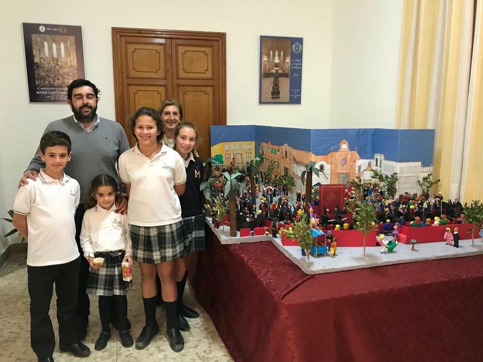 Alumnos del Colegio Montaigne realizan una maqueta de plastilina del Cristo