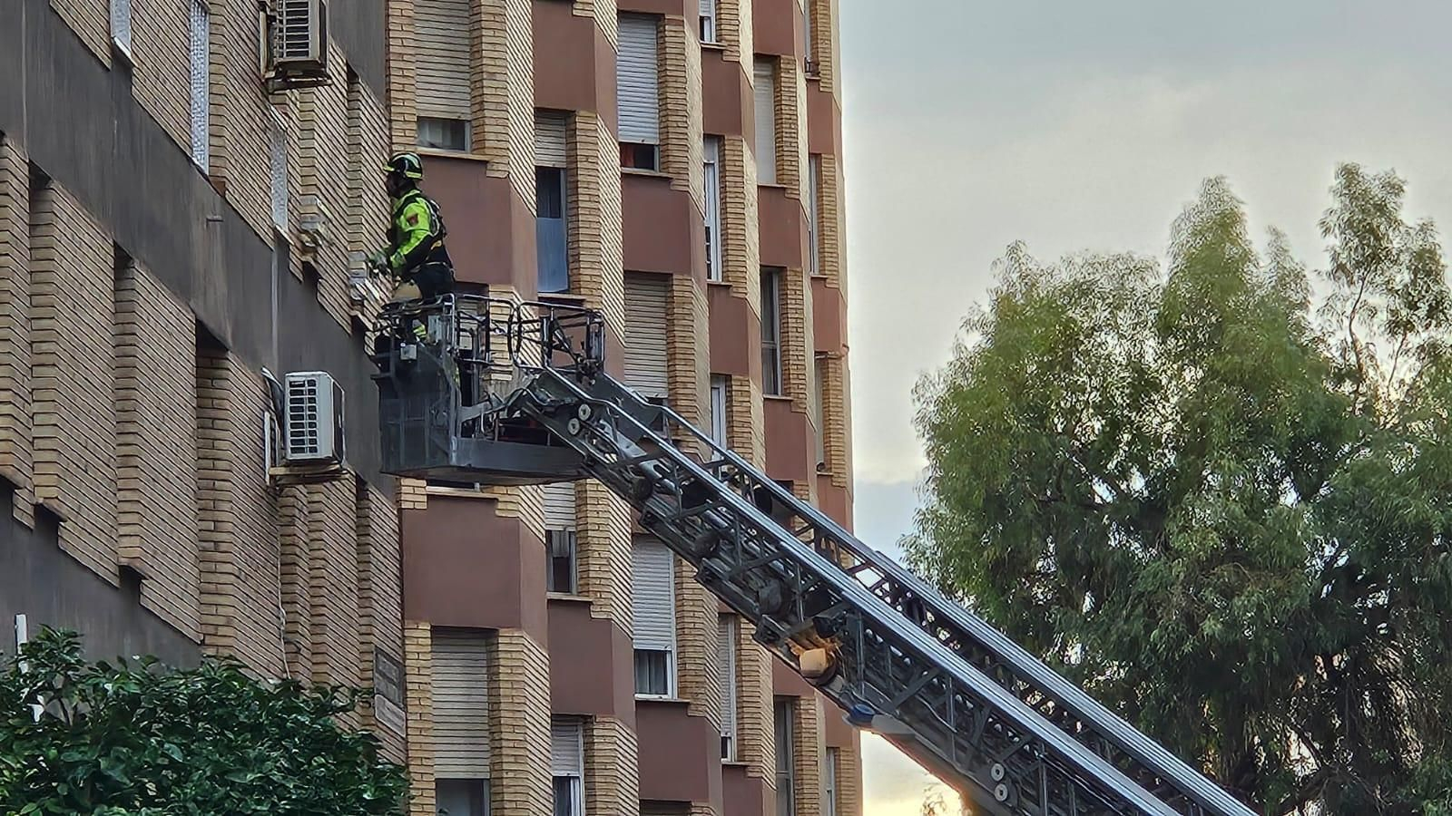 Asistencia a una anciana en la calle Soldado Español.