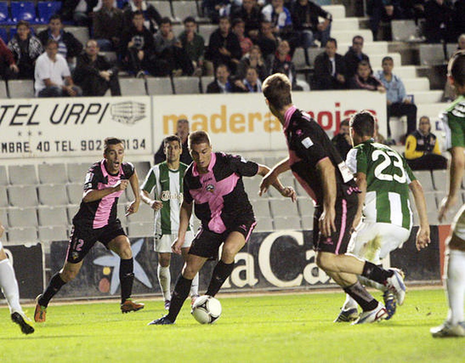 Un tanto en la prórroga y en propia puerta del exblanquiverde Pablo Ruiz mete al CCF en 1/16 de final de la Copa.

Foto: Joma