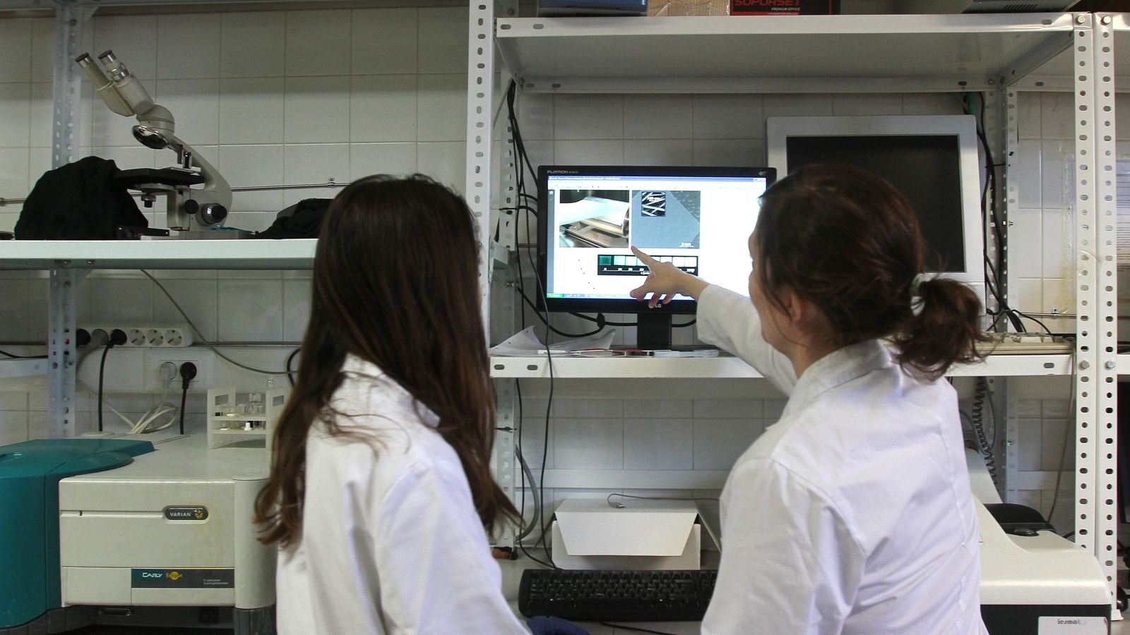 Investigadores en acción.