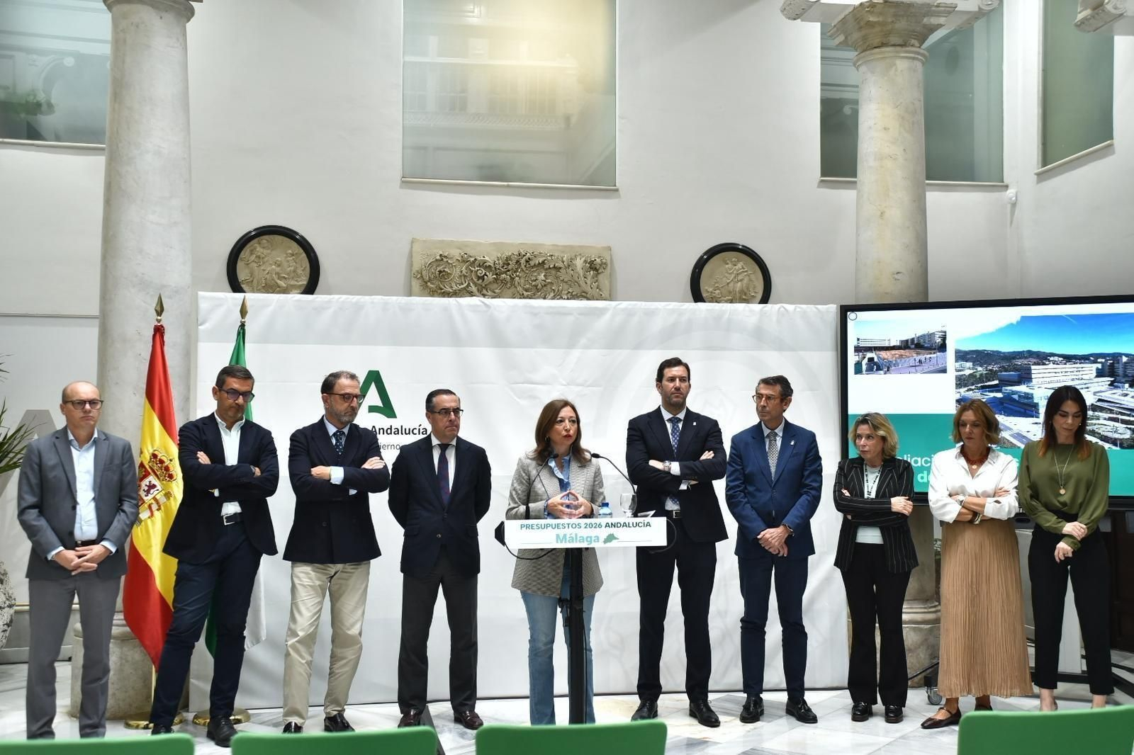 Navarro con los delegados de la Junta en Málaga.