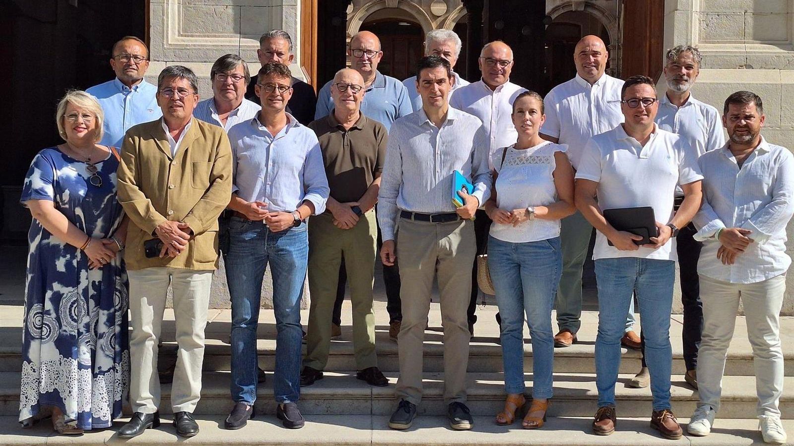 Foto de familia de los alcaldes y alcaldesas del PP en Jaén. Foto de familia de los alcaldes y alcaldesas del PP en Jaén.