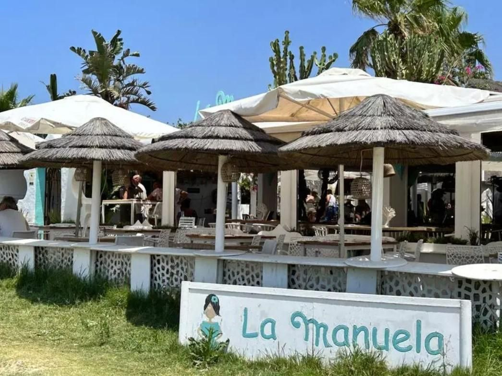 La Manuela, en la playa de Las Tres Piedras, Chipiona.