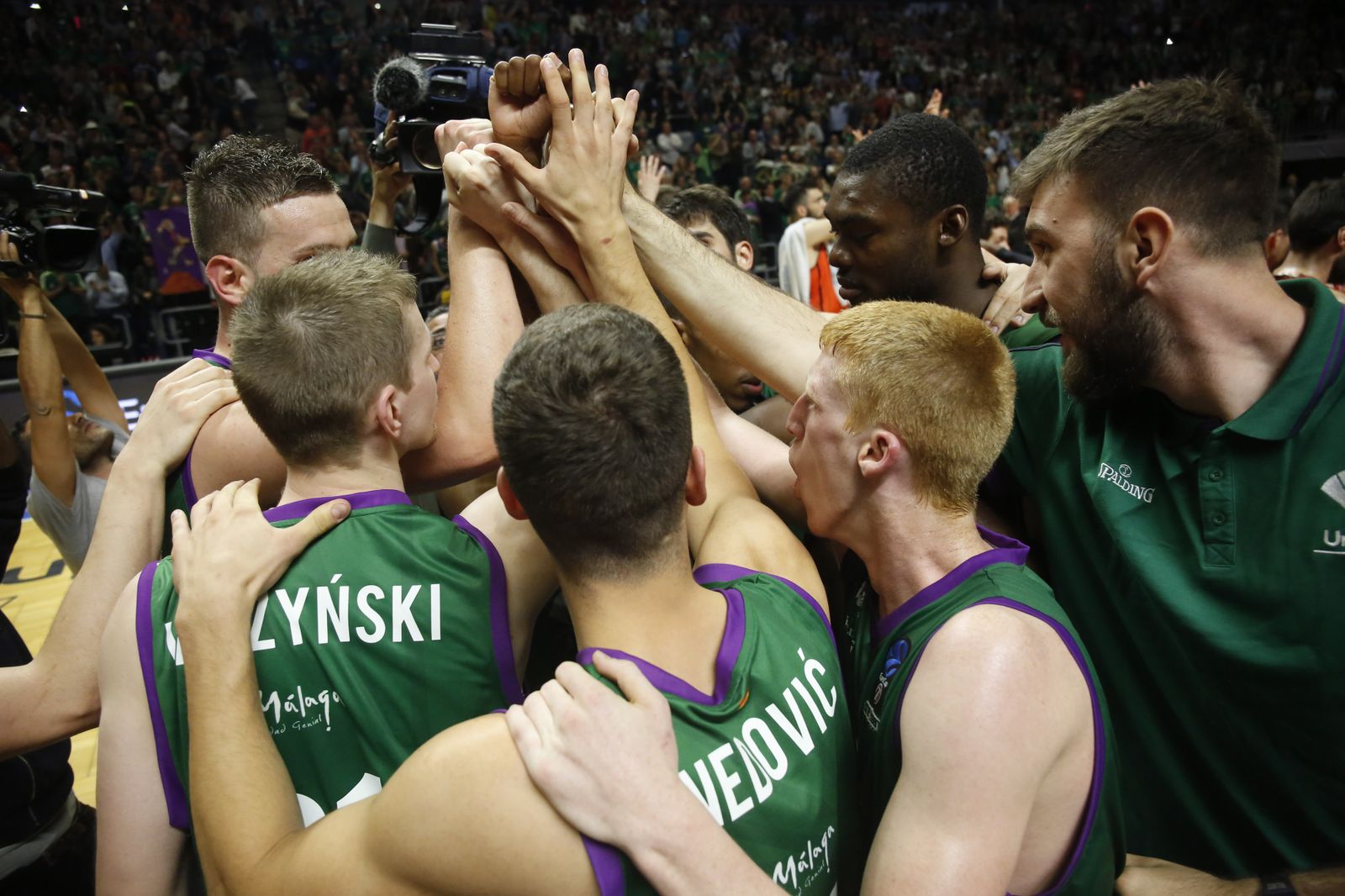 El Unicaja celebra la victoria en un partido de la Eurocup.