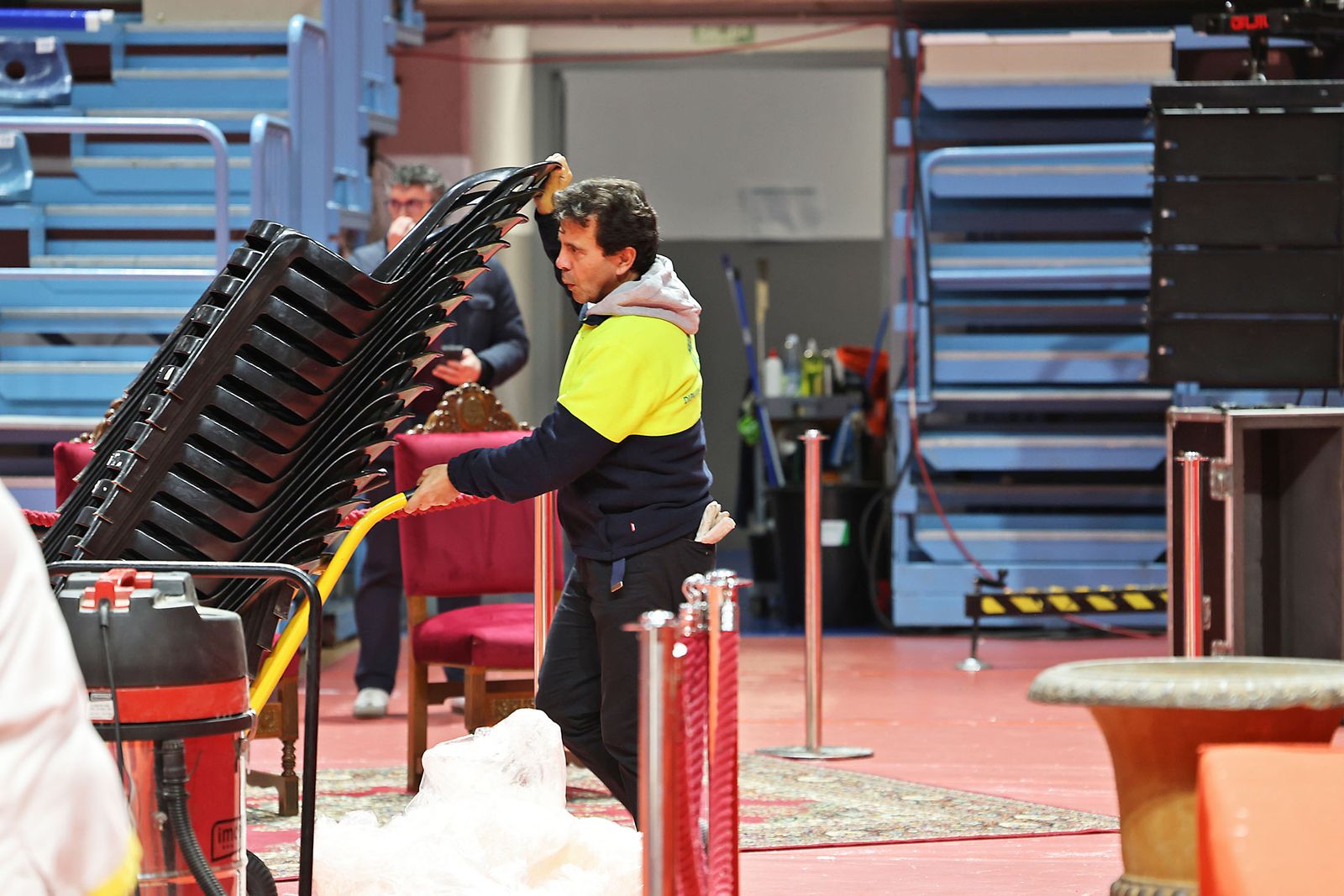 Últimos preparativos para la Misa funeral por las víctimas de Adamuz