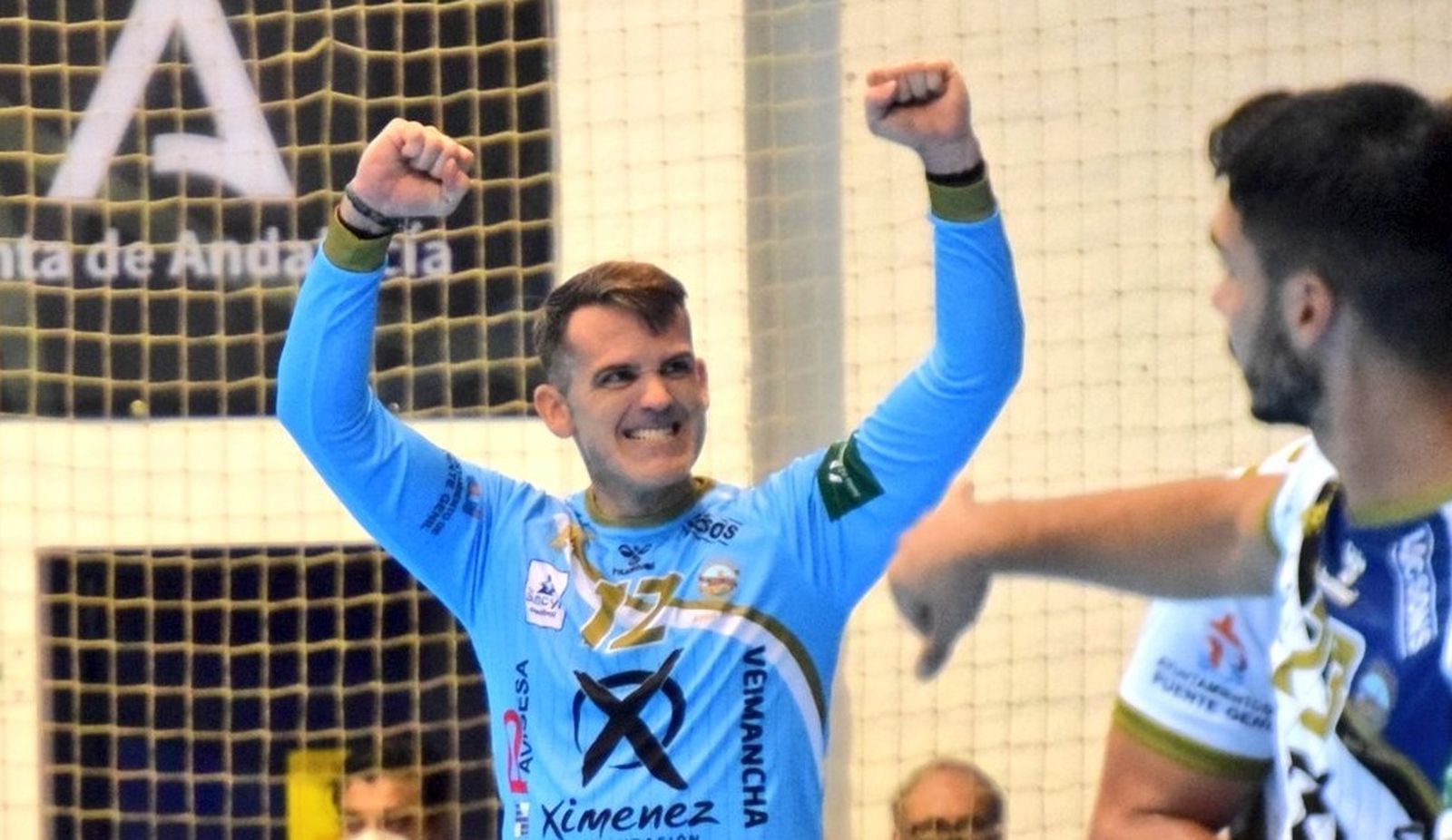 Álvaro de Hita celebra un triunfo del Ximénez.