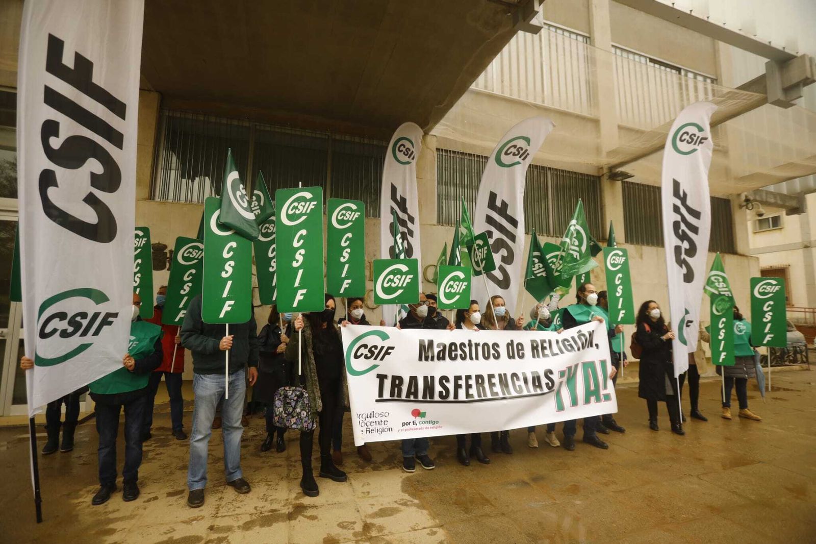 Un momento de la concentración en la Subdelegación del Gobierno.