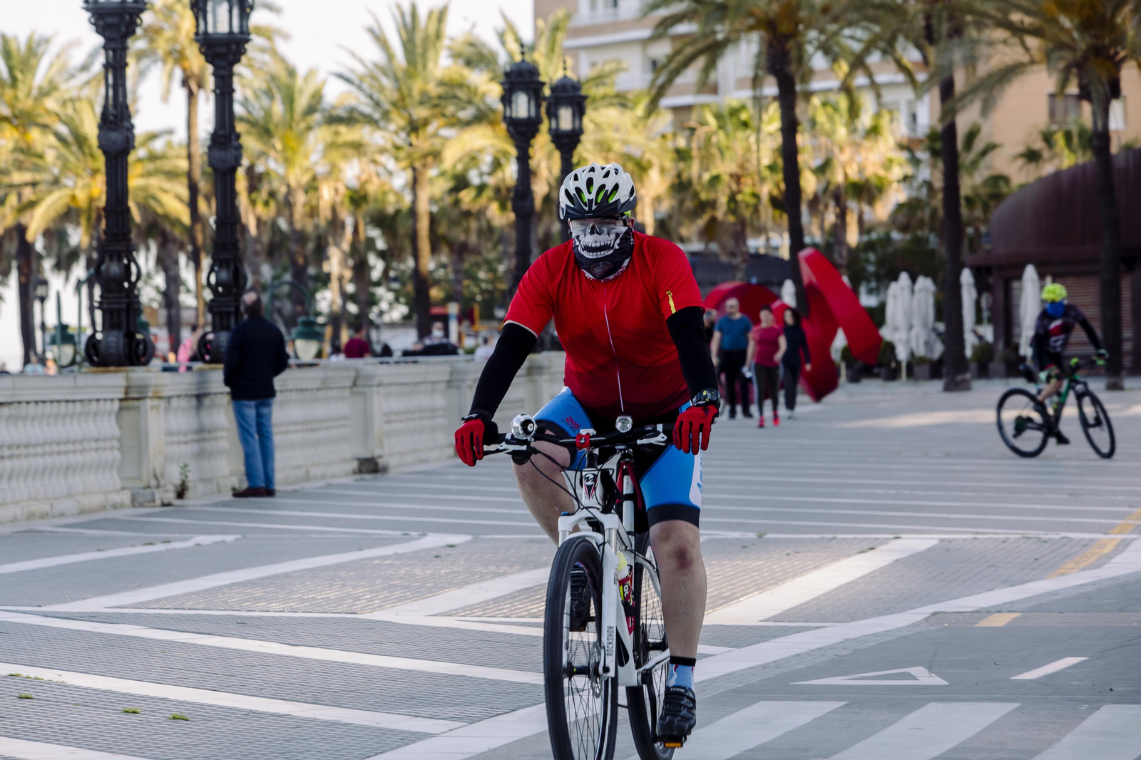 Ciclistas en los alrededores de la Caleta
