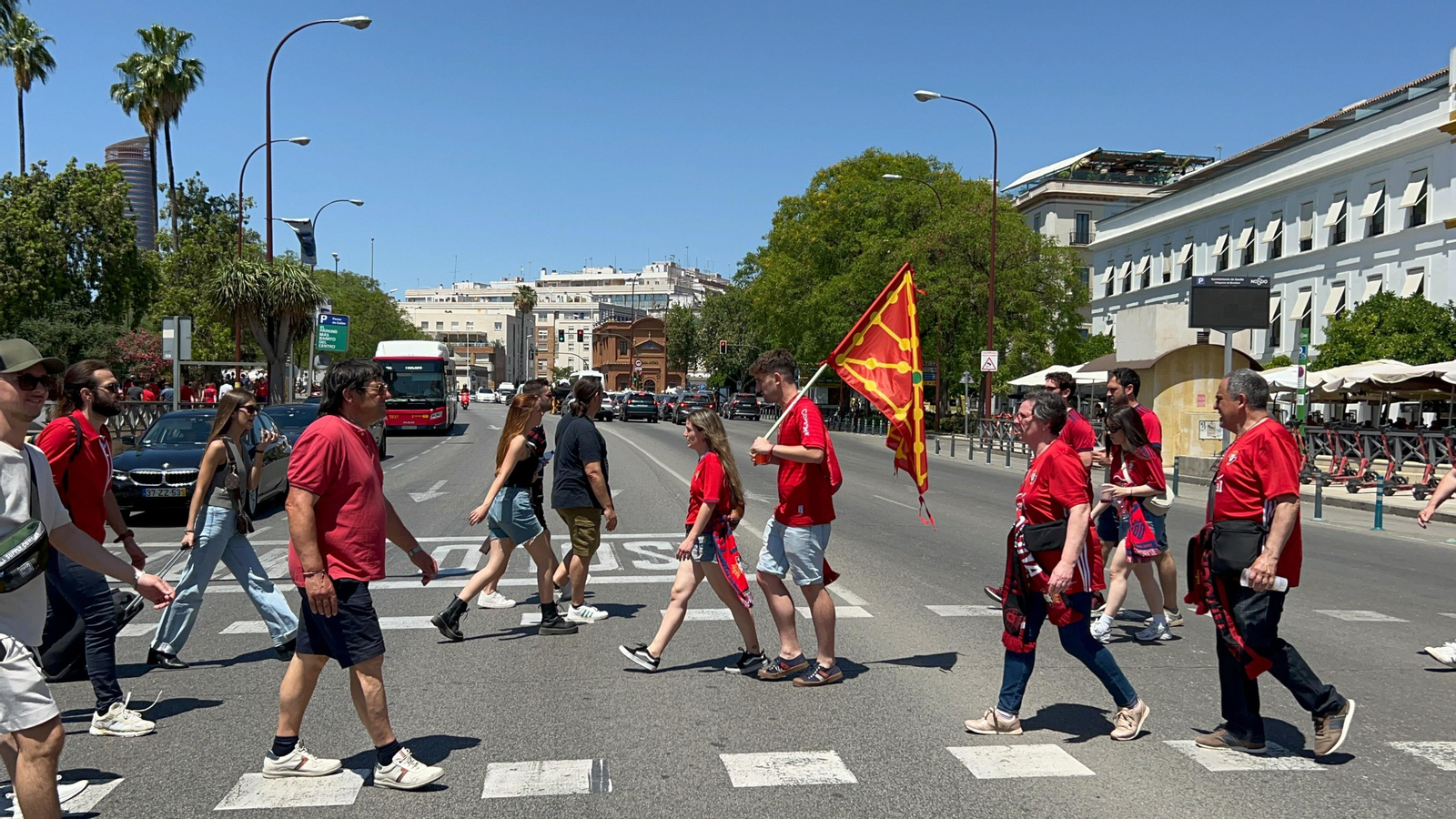 Búscate en la galería gráfica de las aficiones de Osasuna y Real Madrid en Sevilla
