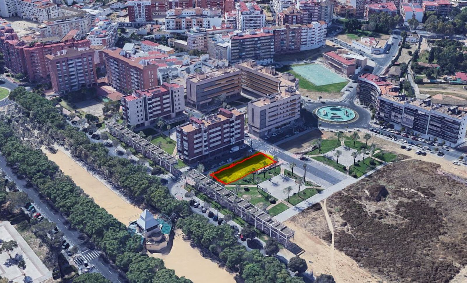 Vista aérea de San Antonio, con la manzana 3 resaltada, donde se van a construir 20 viviendas con garaje subterráneo y piscina en cubierta.