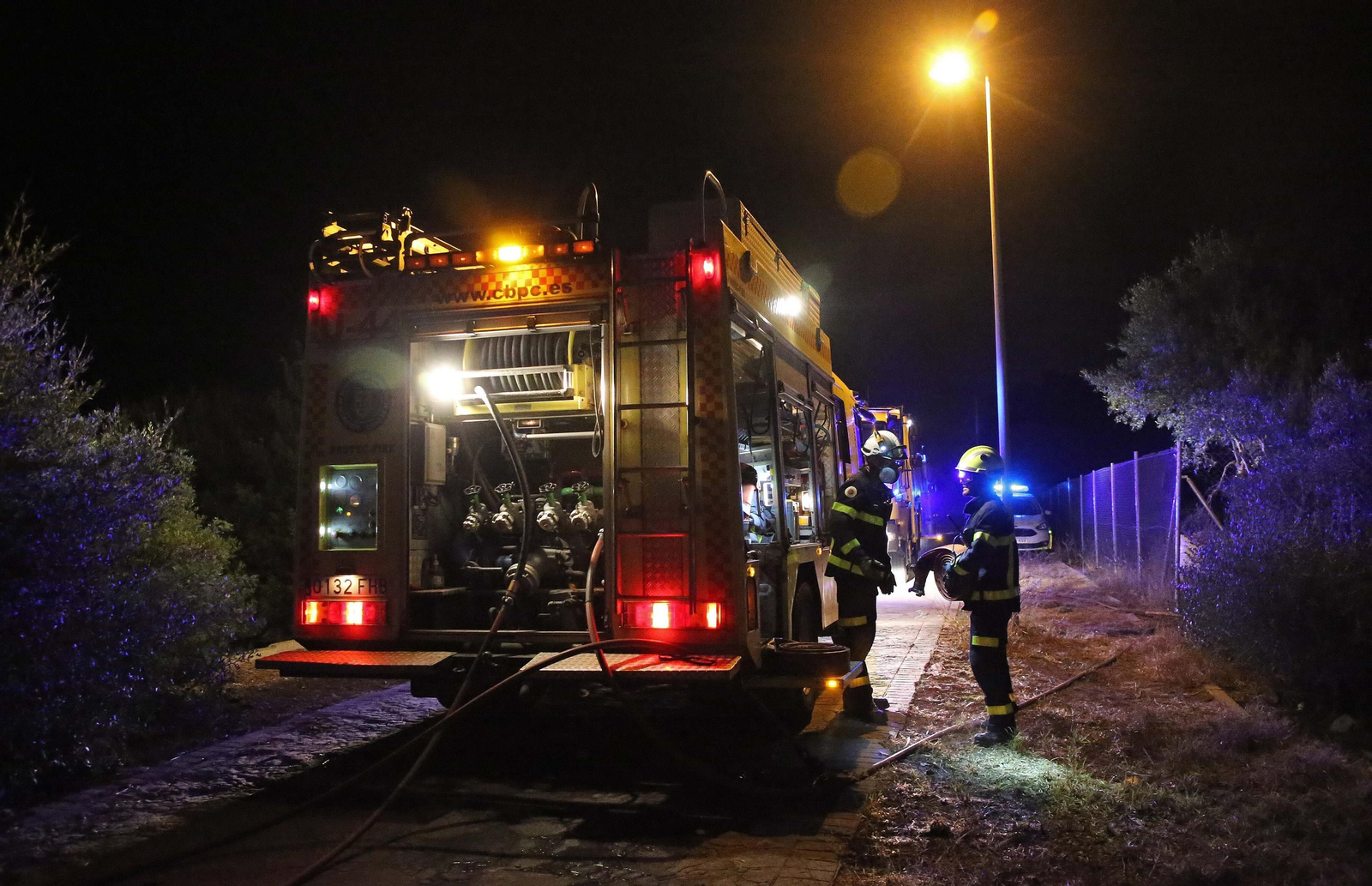 Fotos del incendio de vegetación en La Ermita