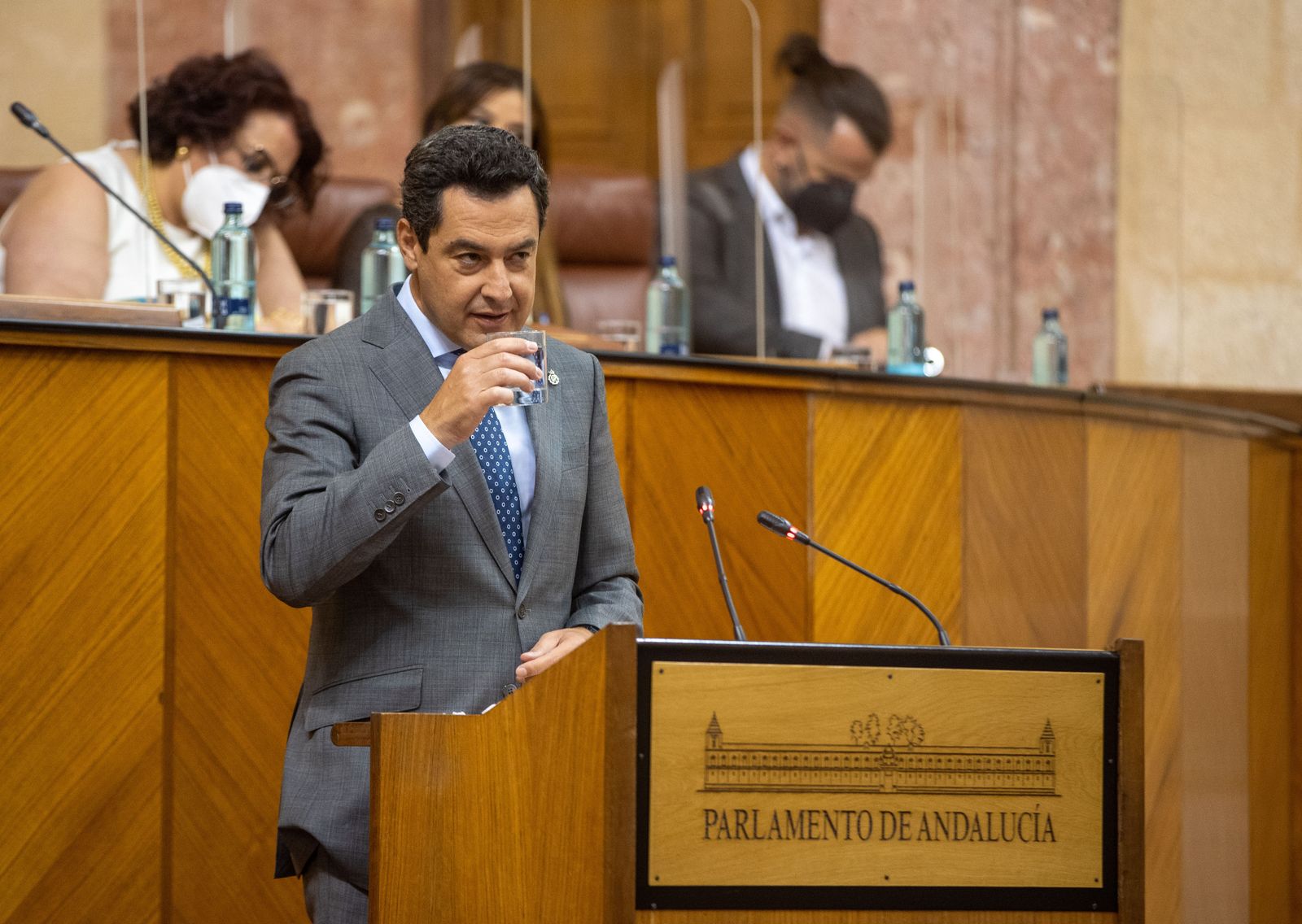 Juanma Moreno, en un momento de su intervención en el debate de la comunidad.
