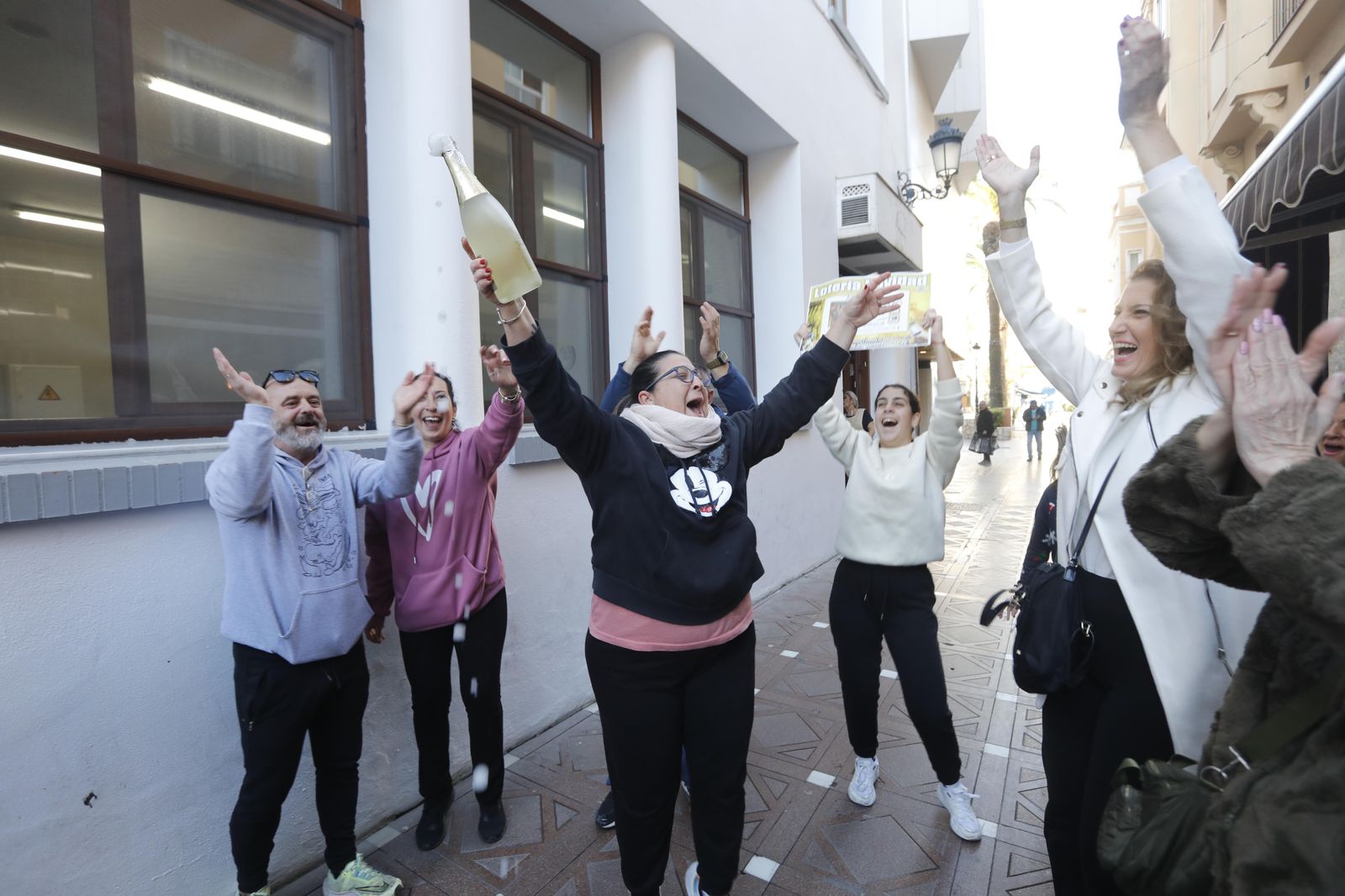 Las fotos de la alegría de los quintos premios en La Línea de la Concepción