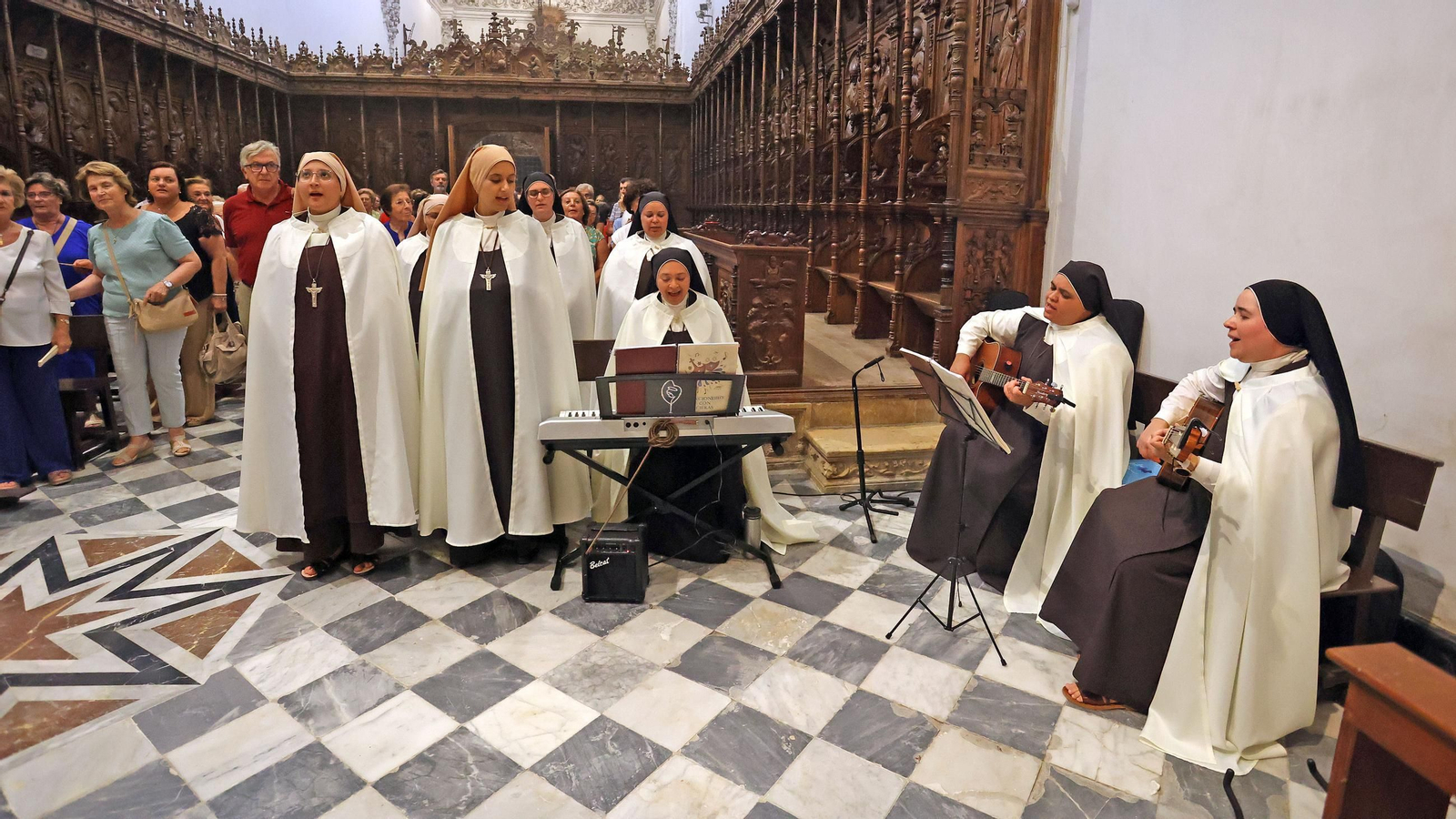 Imágenes de la misa de bienvenida a las hermanas Carmelitas en La Cartuja de Jerez