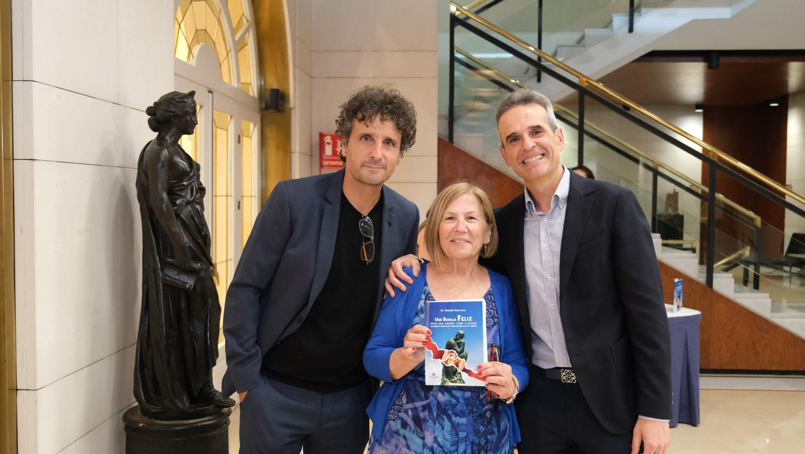 El Doctor Antonio Ríos presenta su libro 'Una Rodilla Feliz', en imágenes