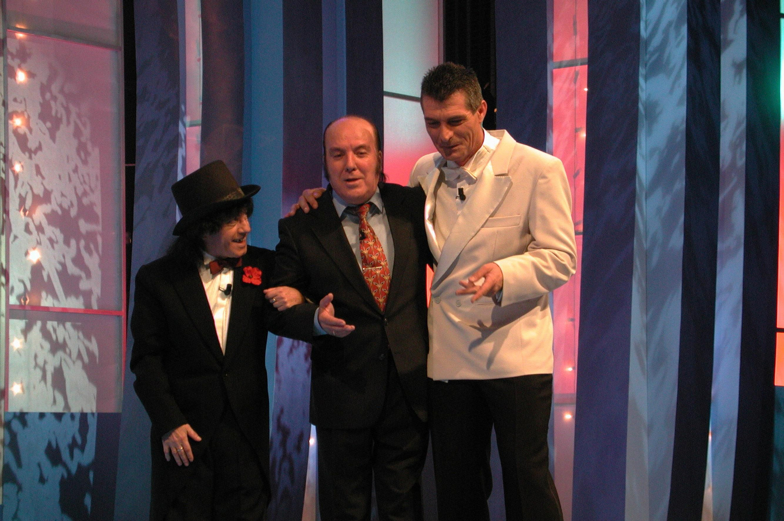 El dúo Sacapuntas junto a Chiquito de la Calzada, vaya trío, en la 'Nochebuena Andaluza' de Canal Sur en 2001