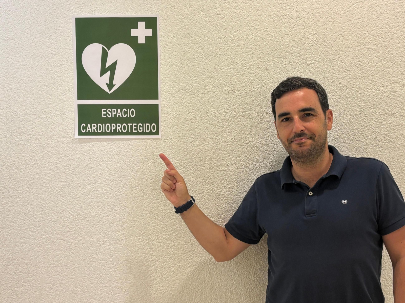 Carlos Sánchez en un espacio cardioprotegido de la provincia.