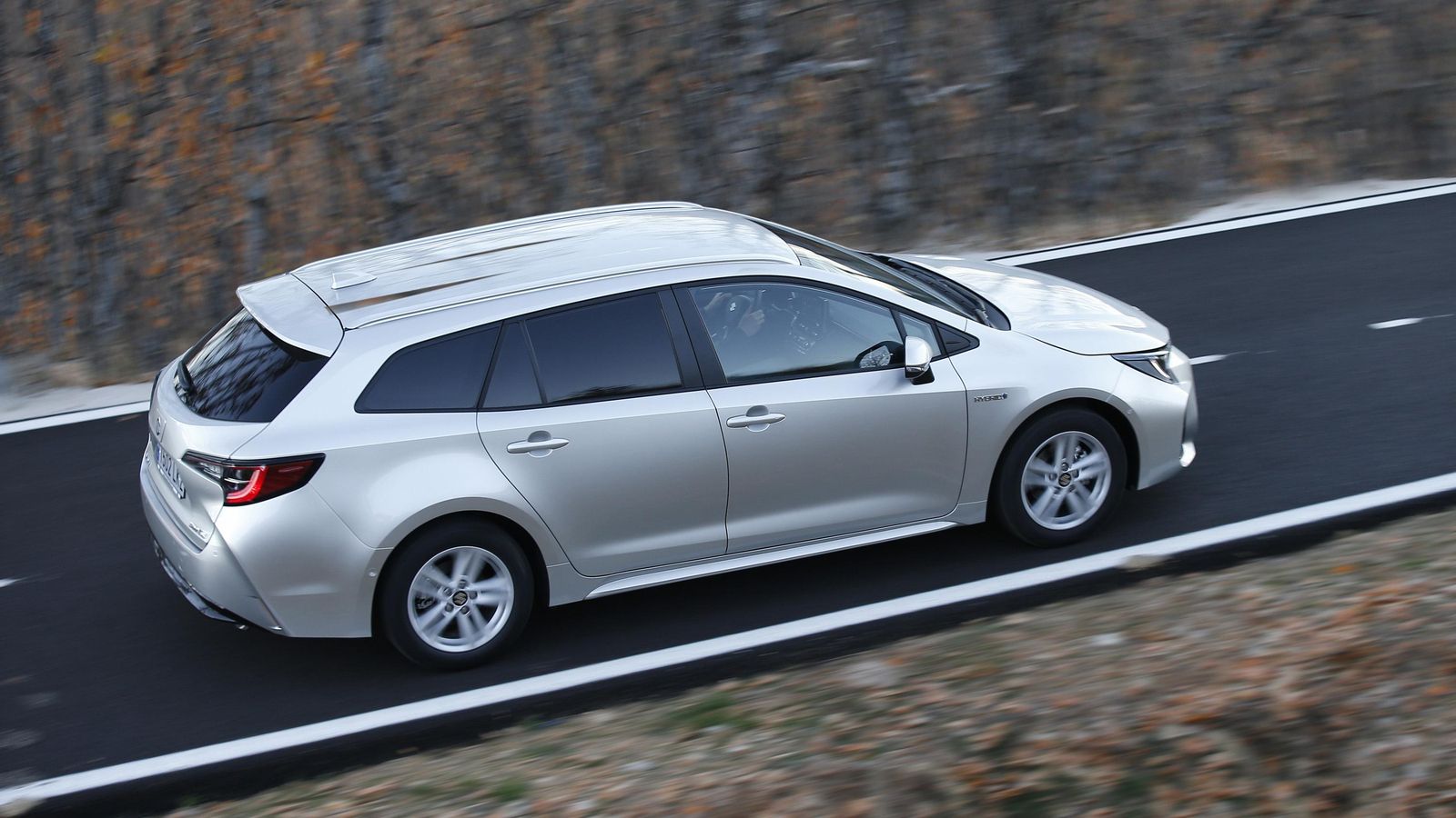 En sus dos versiones, el techo el Swace cuenta con rieles que pueden dar soporte a una baca.