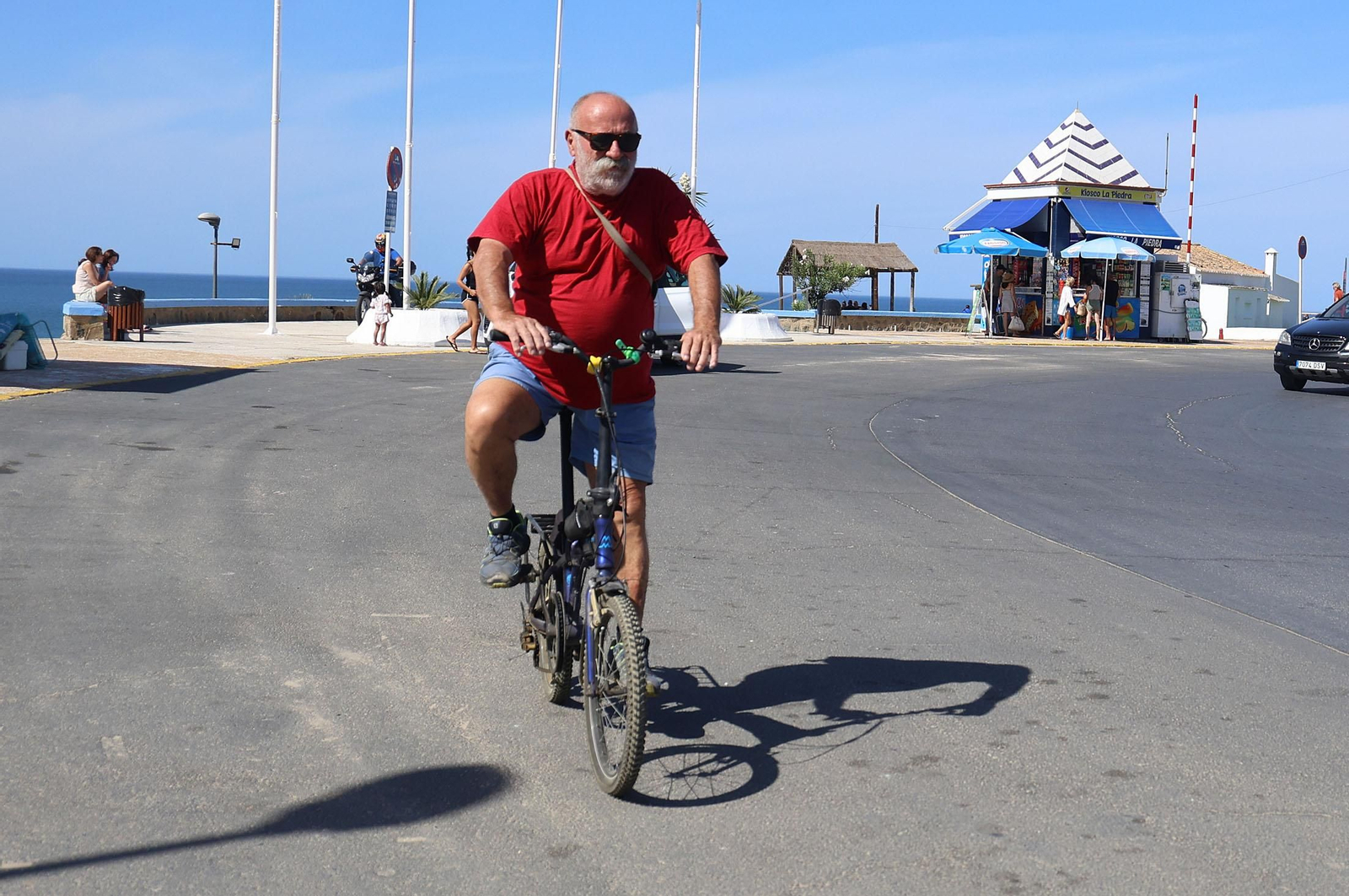Imágenes del ambiente en las playas de Huelva durante la mañana del domingo