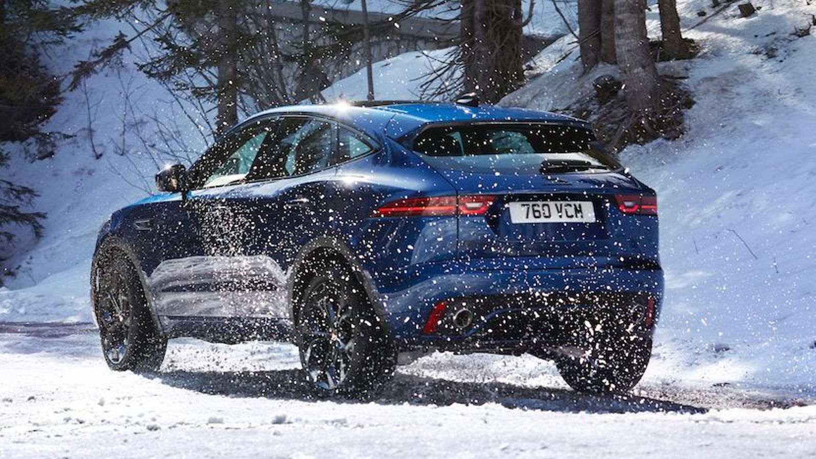 Exceptuando las dos versiones con motores menos potentes, todos los demás Jaguar E-Pace tienen tracción total y, con ella, una nueva función de desconexión del eje trasero a alta velocidad.