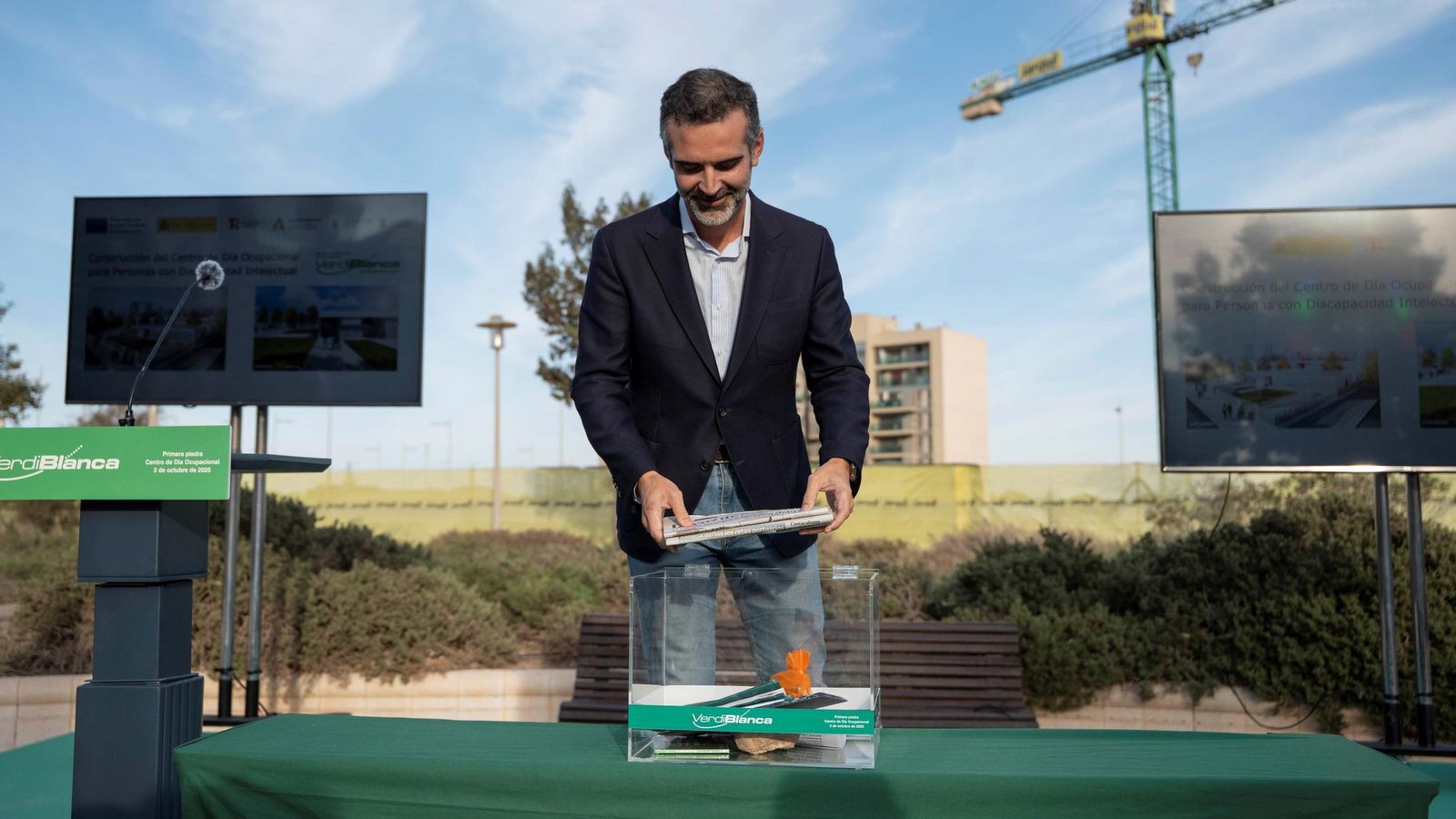 Ramón Fernández-Pacheco introduce los periódicos del día.