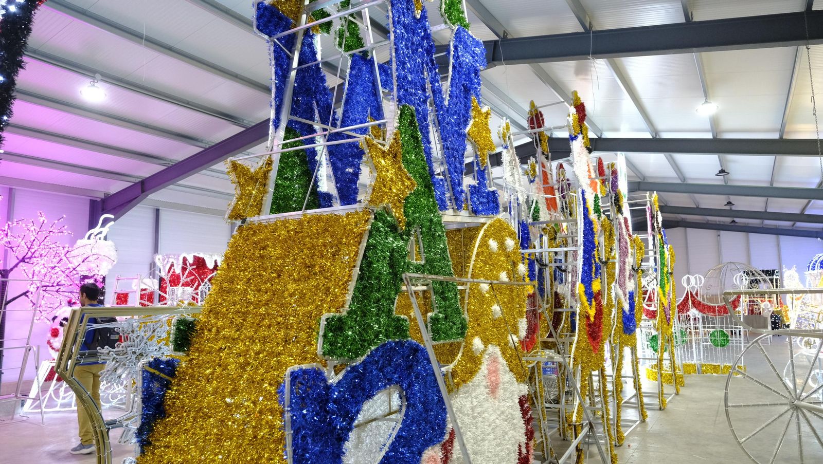 Desde Huécija a todo el mundo, Deconature, alegra la navidad con sus luces, en imágenes