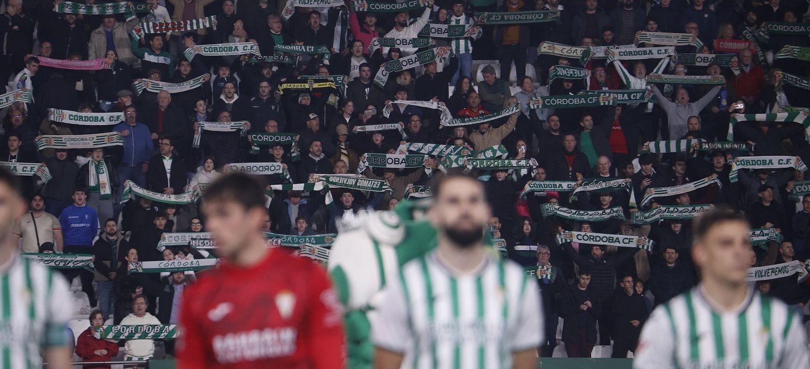 Aficionados cordobesistas, antes del último duelo en El Arcángel.