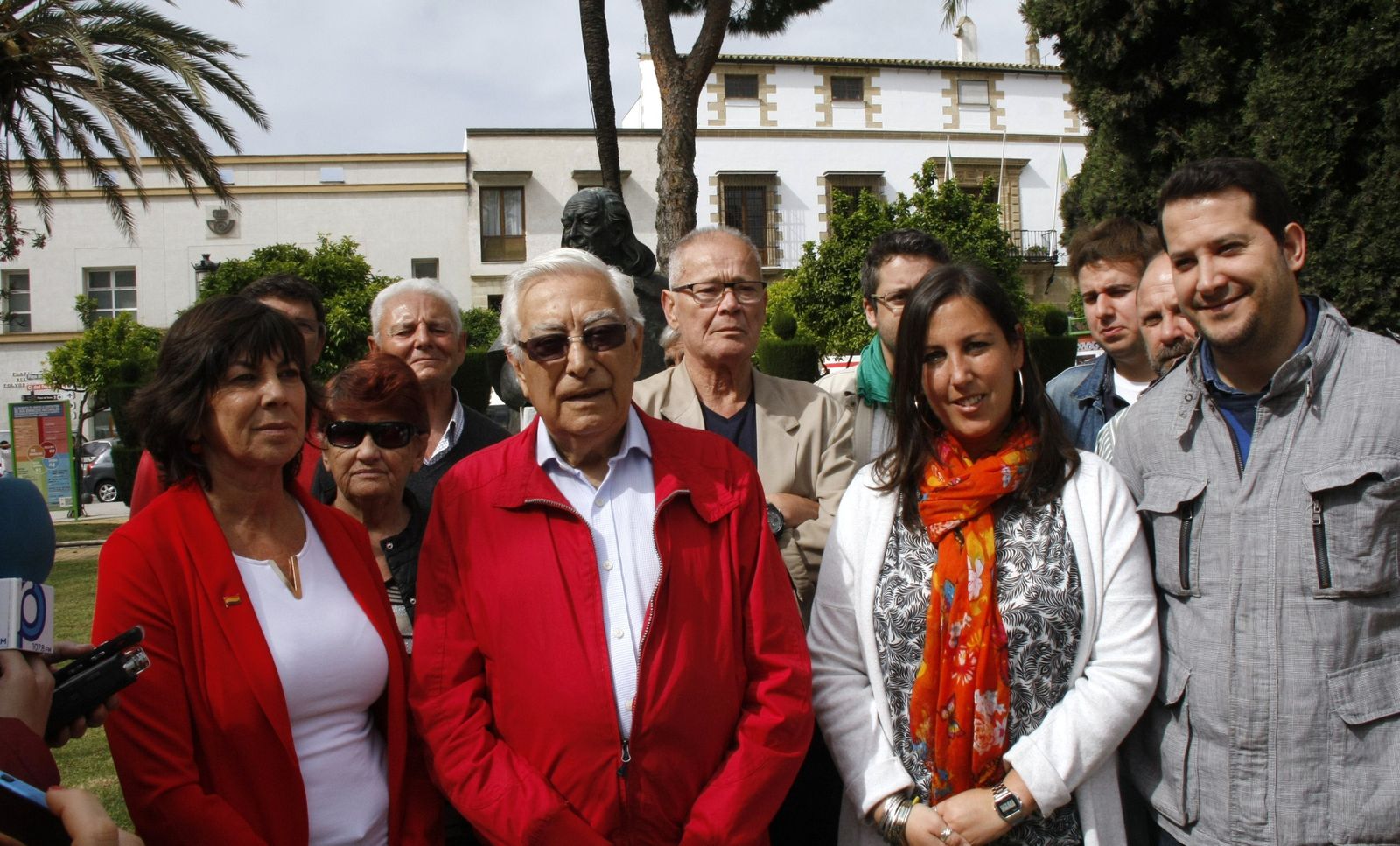 Los participantes en la presentación del proyecto para recuperar la obra y la figura de Alberti con una Ruta por los lugares albertianos de la ciudad.