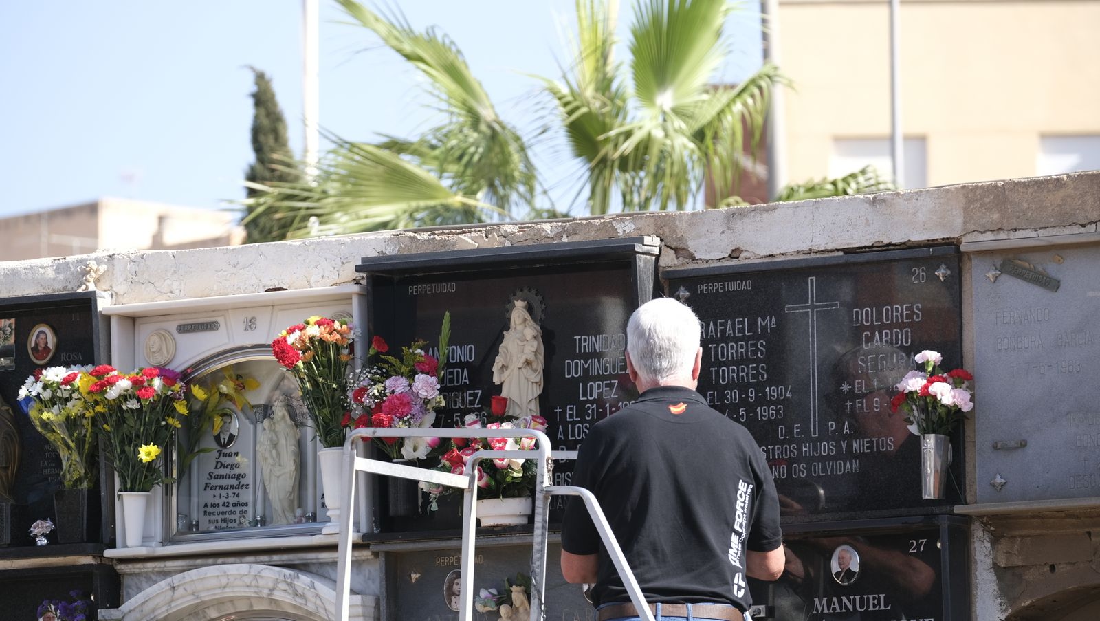 Imágenes del Día de Todos los Santos en el Cementerio de San José de Almería
