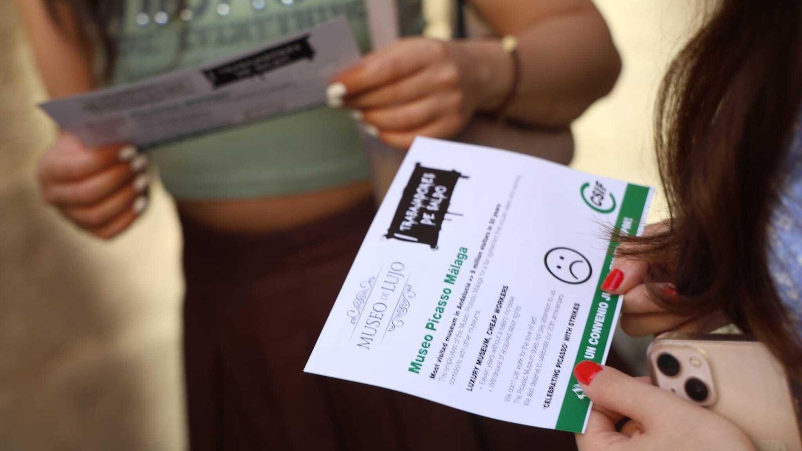 Los flyers repartidos por los trabajadores del Museo Picasso.