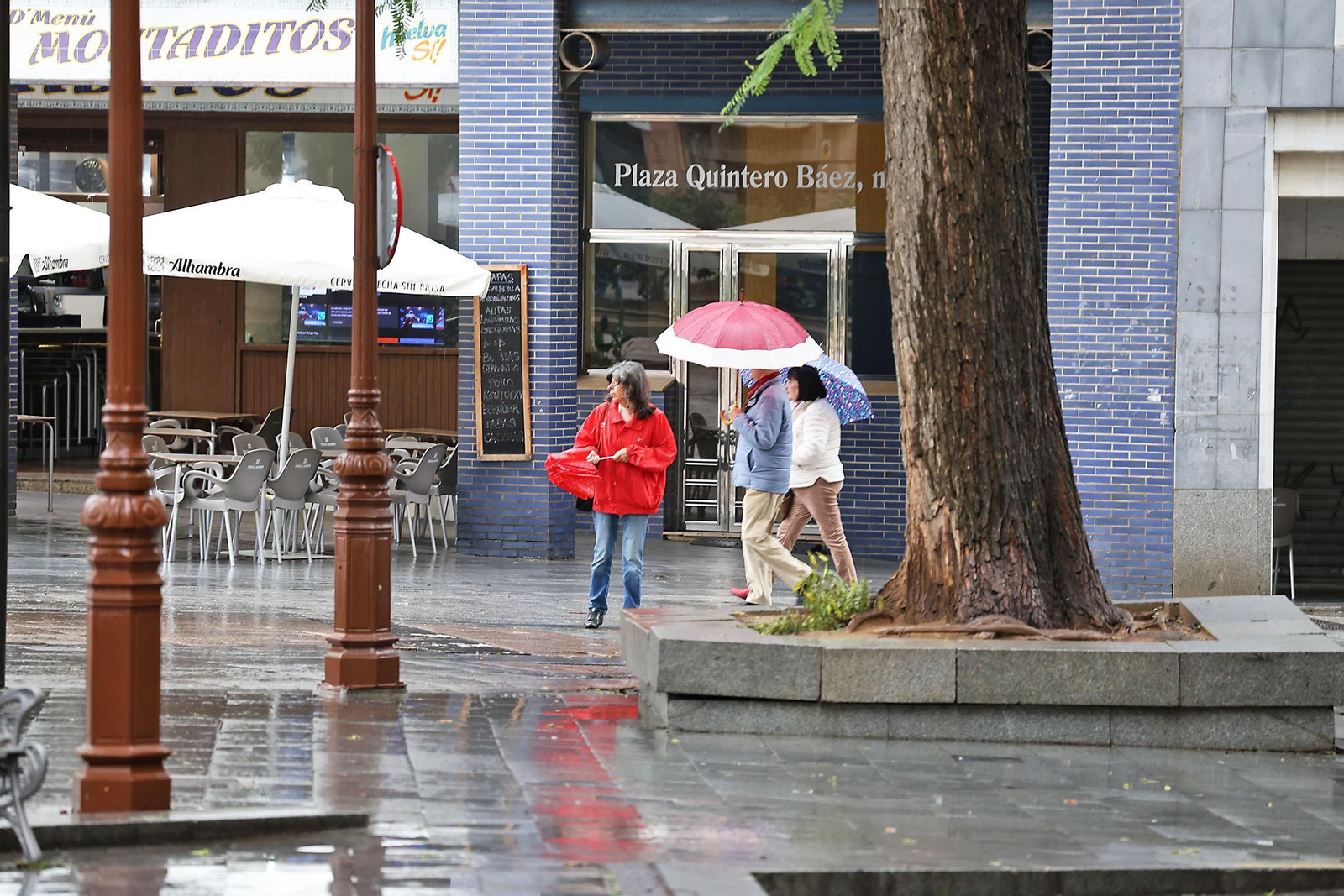 Imágenes de la lluviosa mañana de sábado en Huelva