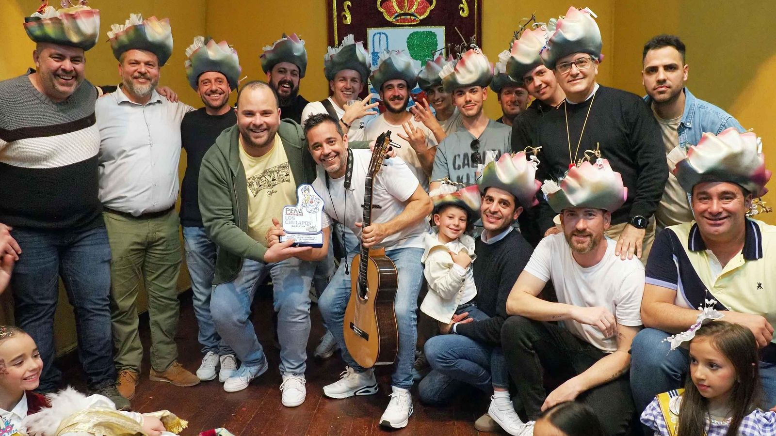 La comparsa La Carnavalera se ha hecho este año con el 'Chulapo de Oro' al mejor estribillo del carnaval La comparsa La Carnavalera se ha hecho este año con el 'Chulapo de Oro' al mejor estribillo del carnaval