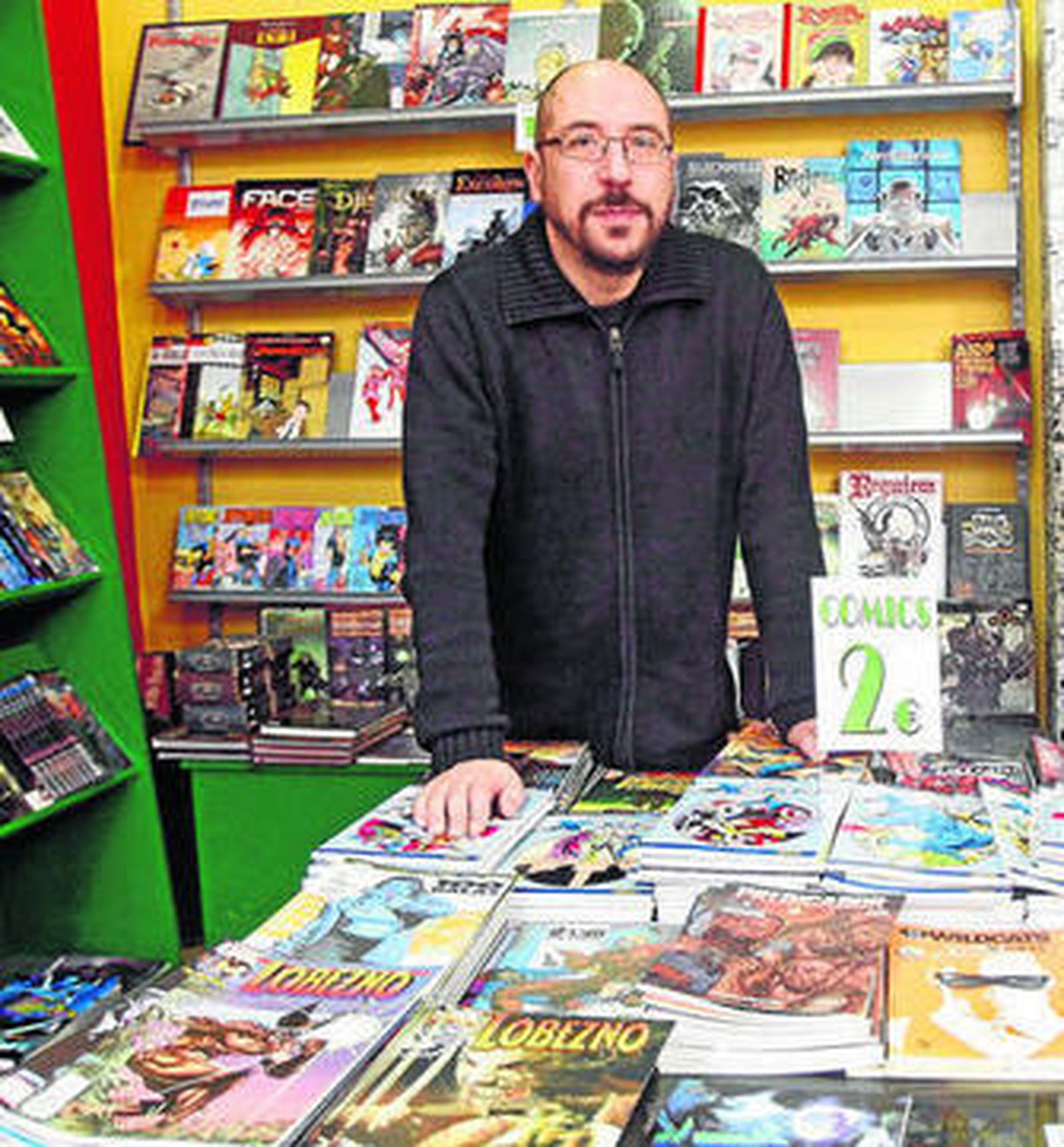 Francisco Asencia, el pasado jueves en su tienda de Cádiz.