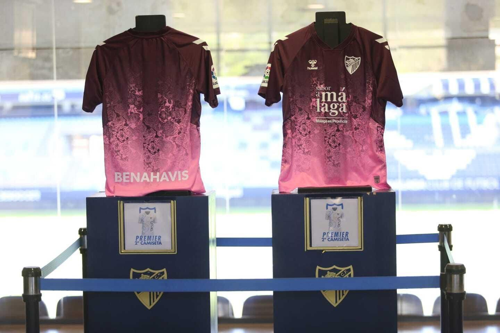 Así es la segunda camiseta Hummel del Málaga CF 22/23