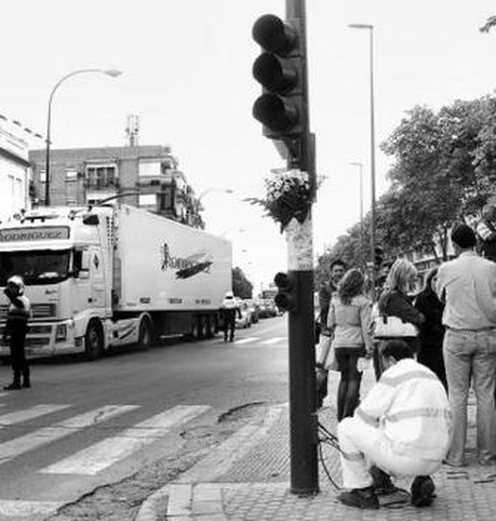 Semáforo averiado de Avenida Hytasa donde ocurrió el atropello.