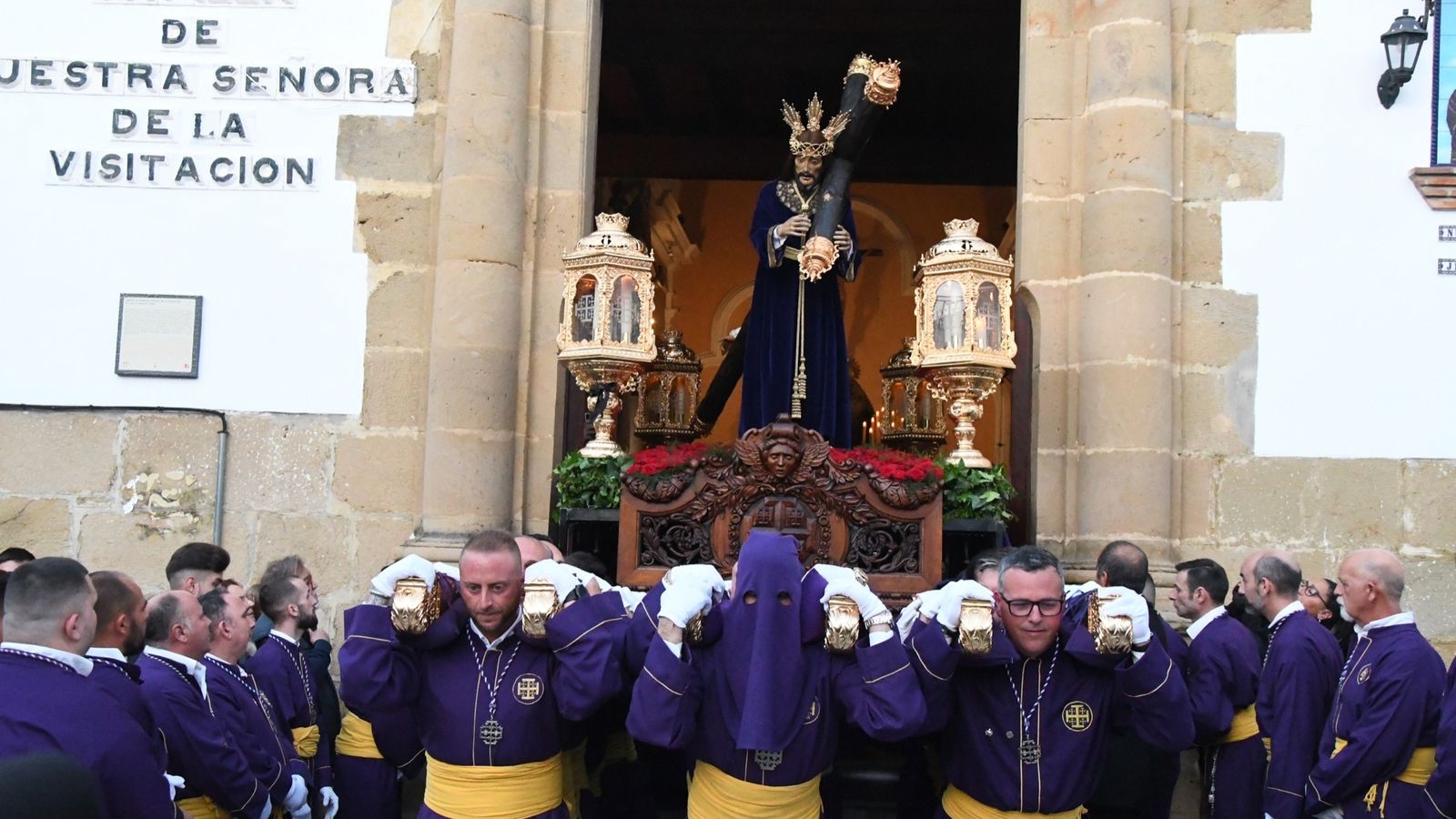 La salida del Nazareno.