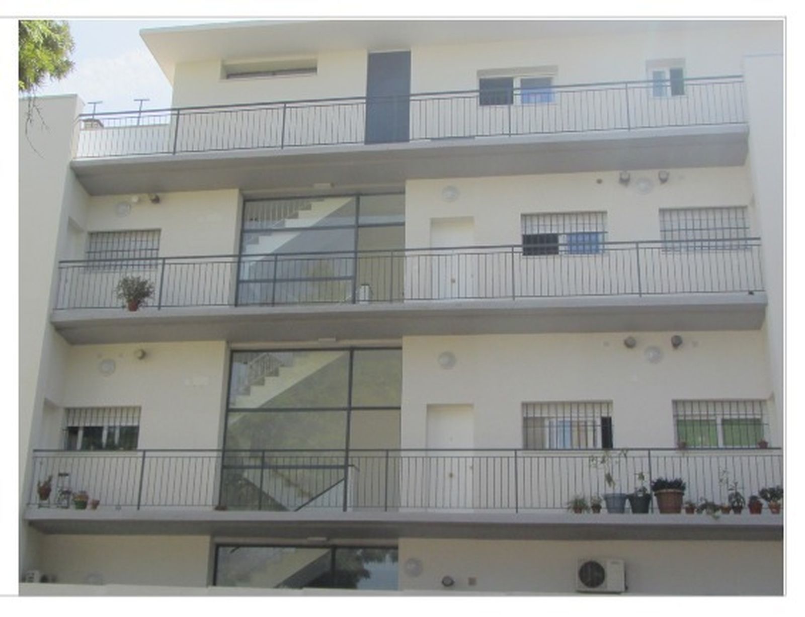 Ascensor y mejoras para la promoción de viviendas públicas de la avenida María Auxiliadora en Sevilla