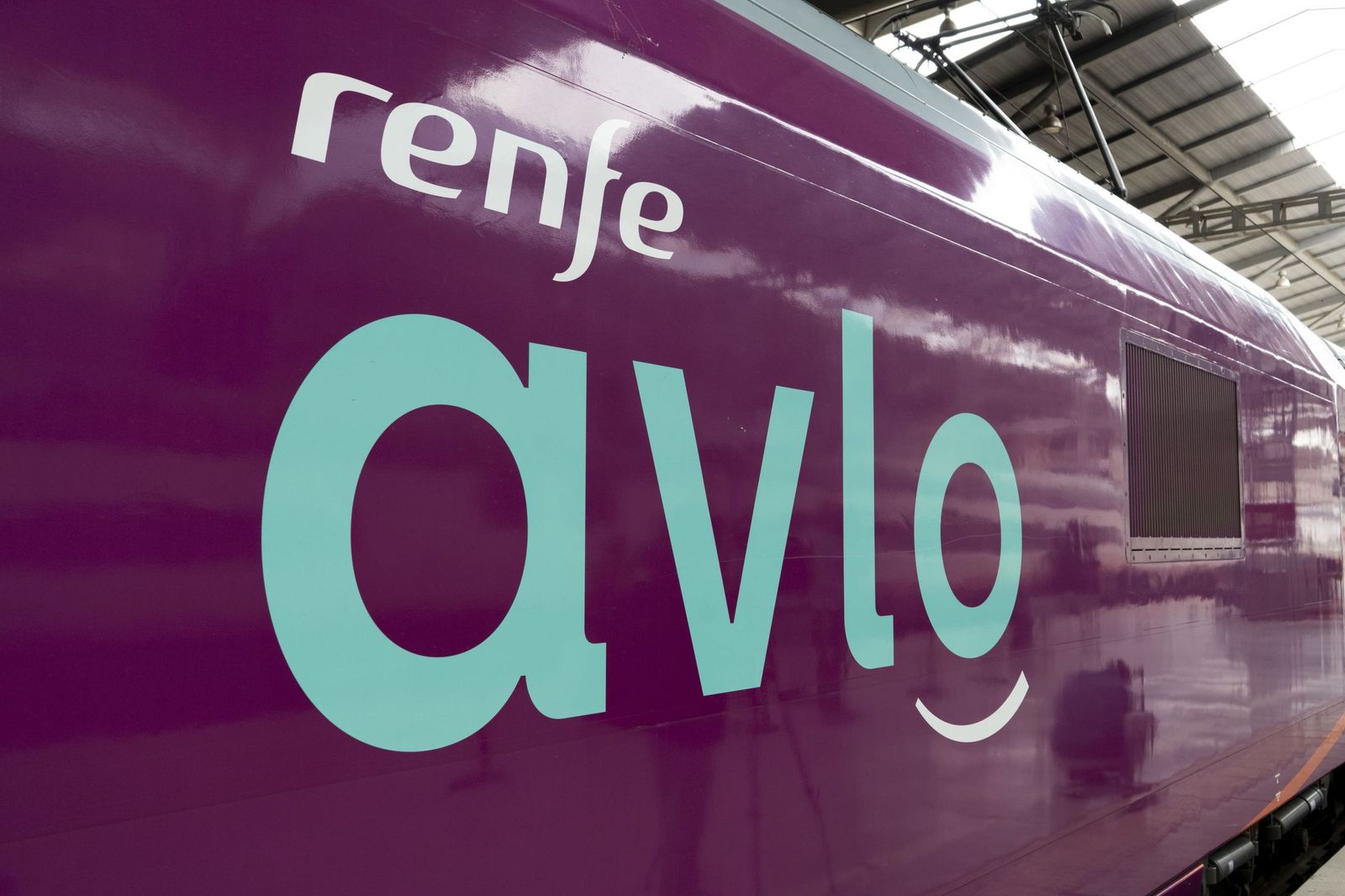 Un tren del servicio Avlo de Renfe