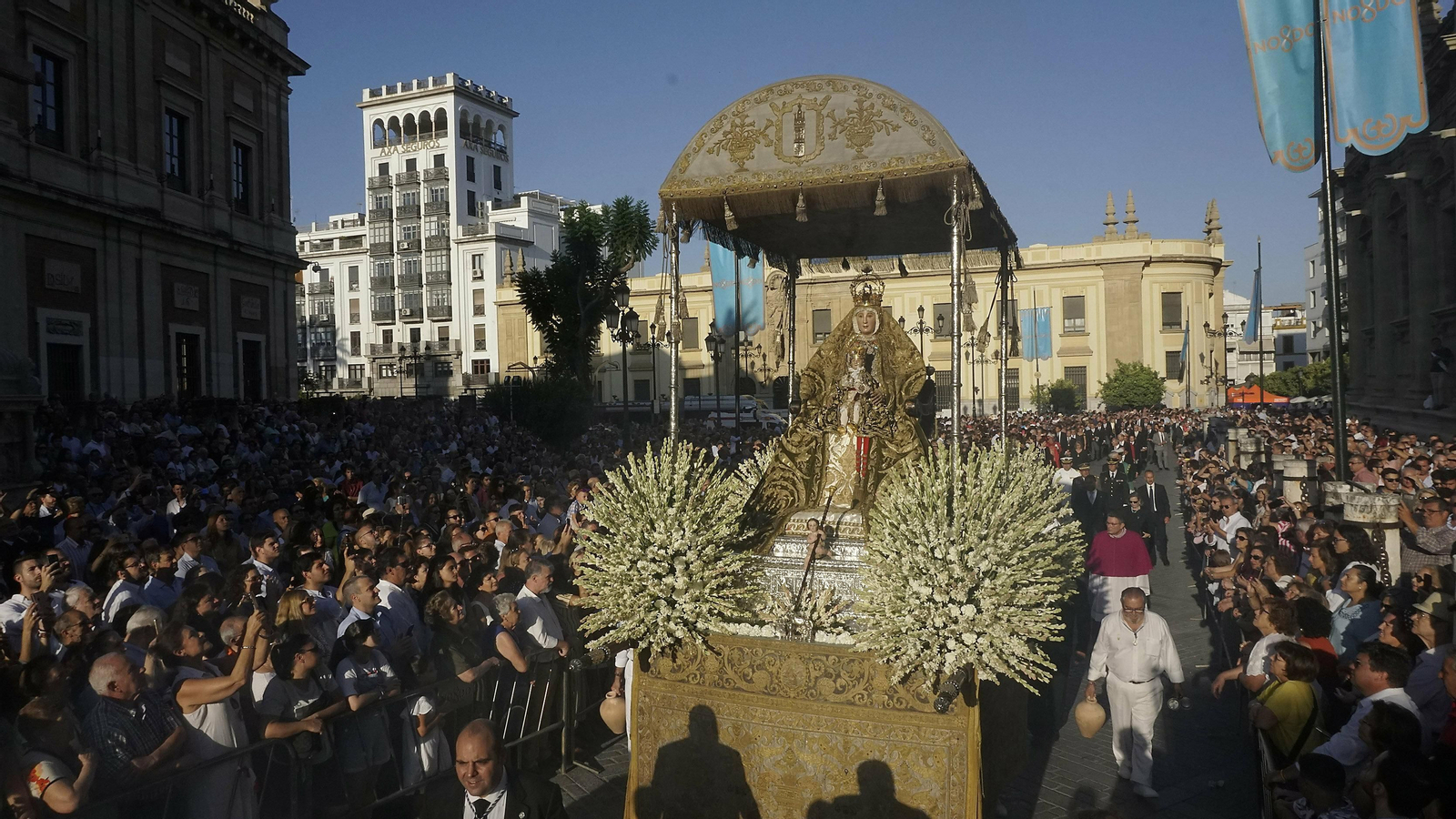 Las mejores imágenes de la procesión de la Virgen de los Reyes 2019