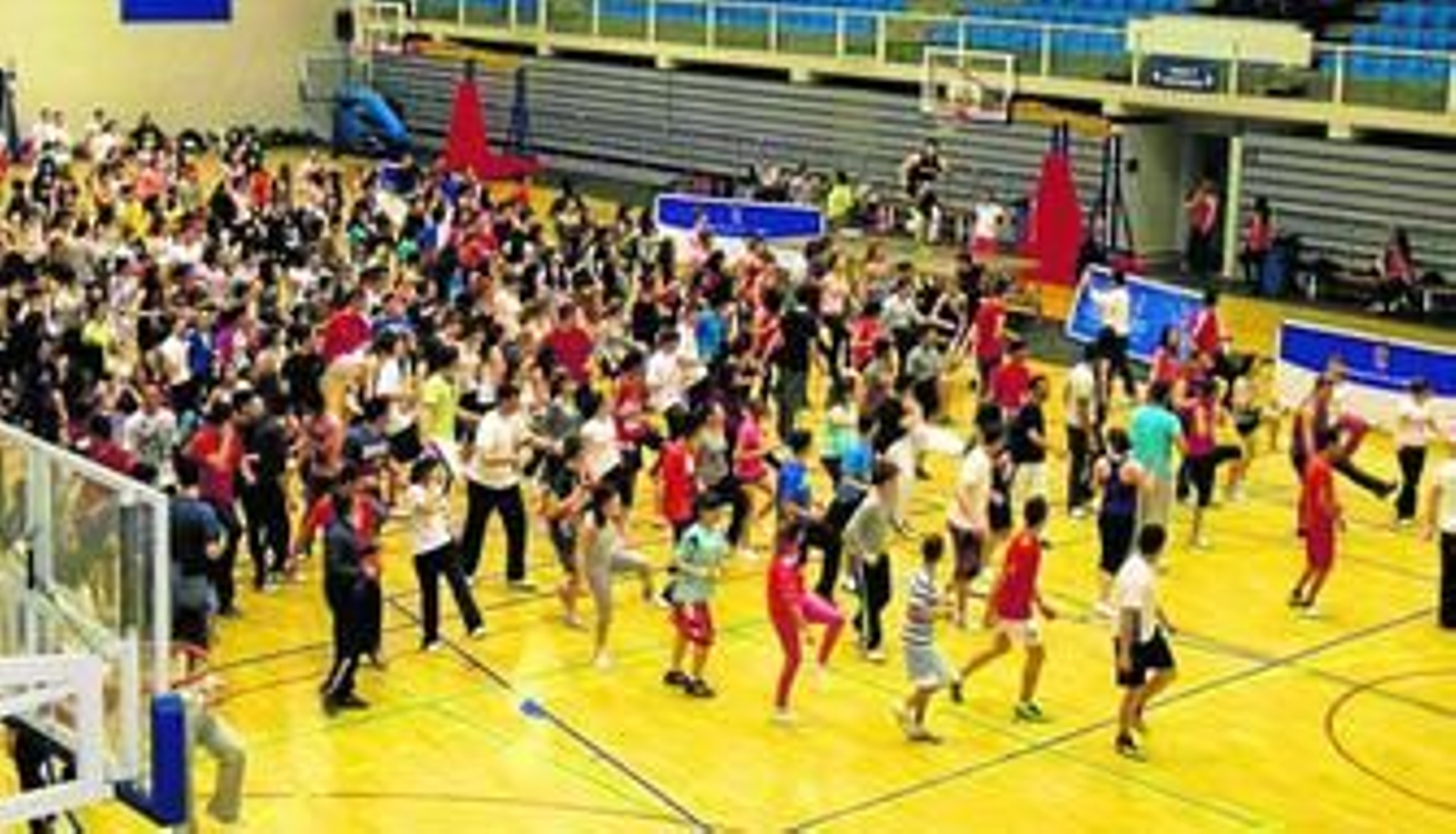 El pabellón Moisés Ruiz mostró esta estampa multitudinaria en la mañana de ayer.