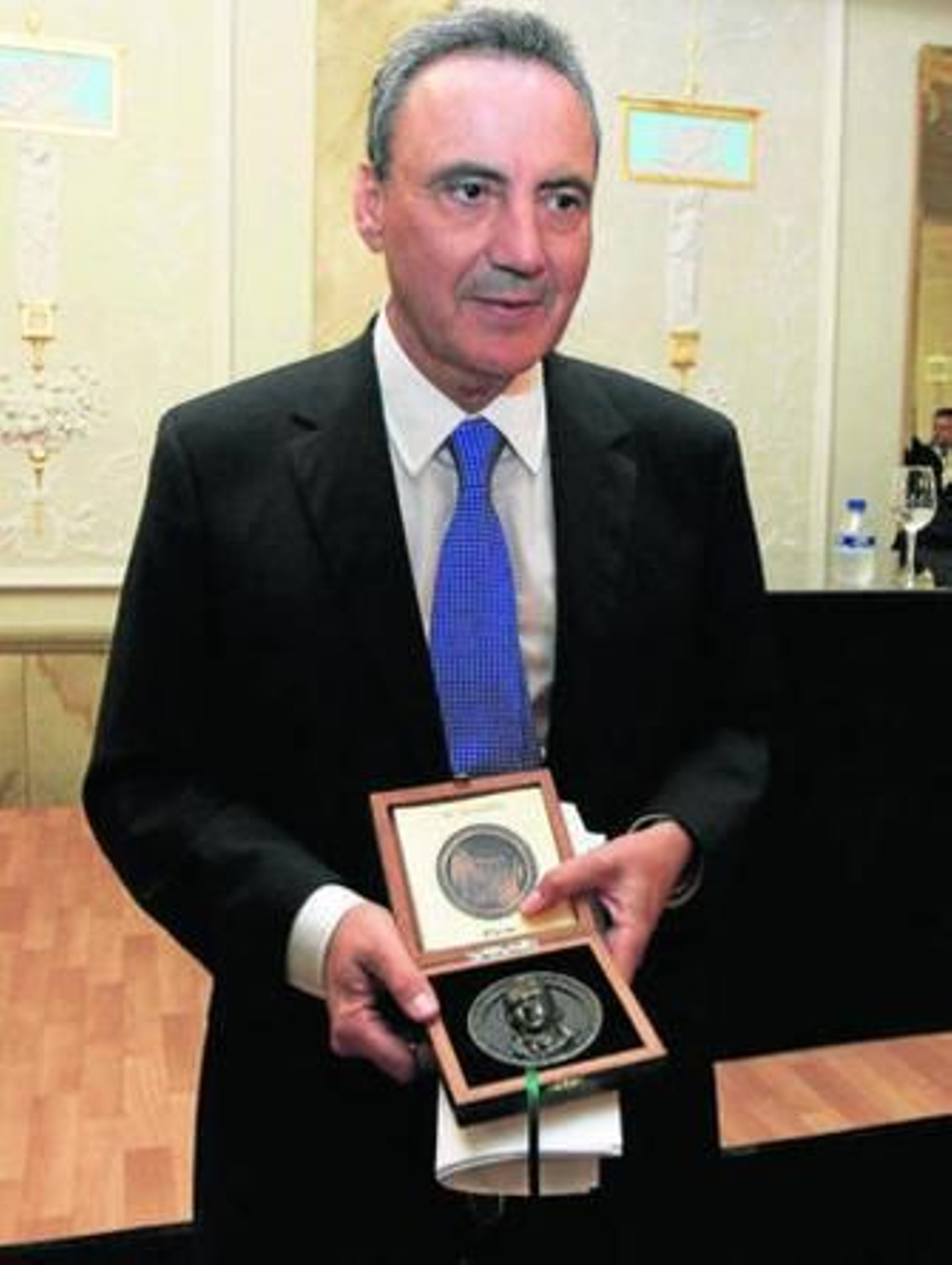 Medalla de Oro al Mérito en el Trabajo para Francisco Martínez-Cosentino