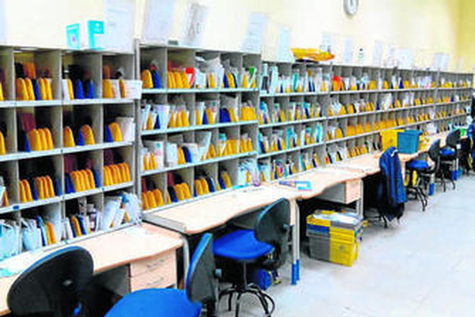 Detalle de correspondencia acumulada en una sucursal cordobesa.